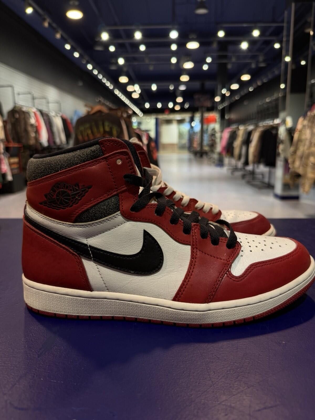 Jordan Brand Size 10 - Jordan 1 Retro High OG Chicago Lost and Found Size US 10 / EU 43 - 1 Thumbnail