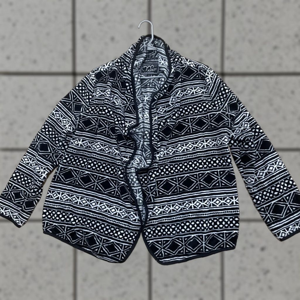 Vintage VINTAGE Ashley Open Fleece Wrap Women 3X Geometric Black White Southwestern Cardigan Size XXL / US 16-18 / IT 52-54 - 1 Thumbnail