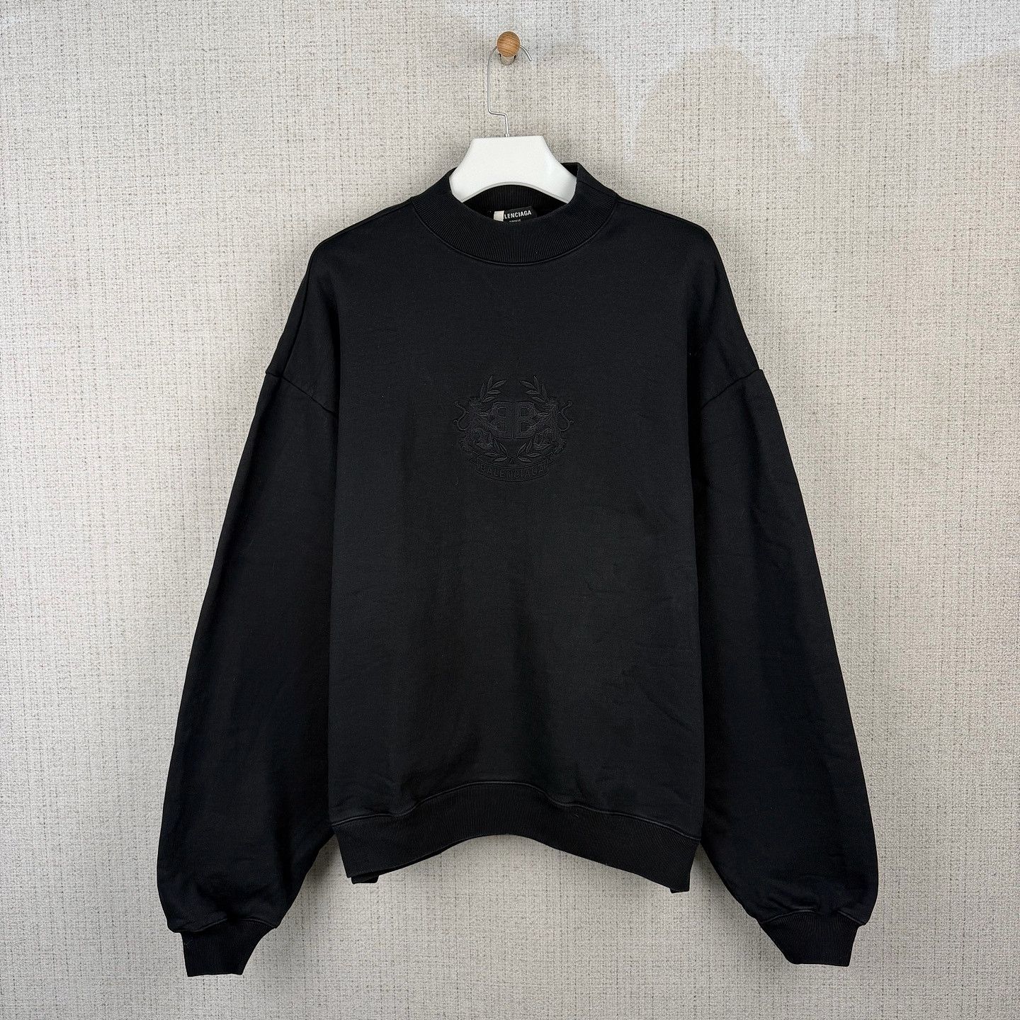 Balenciaga Balenciaga Crest Logo Sweatshirt Size S Size US S / EU 44-46 / 1 - 1 Thumbnail