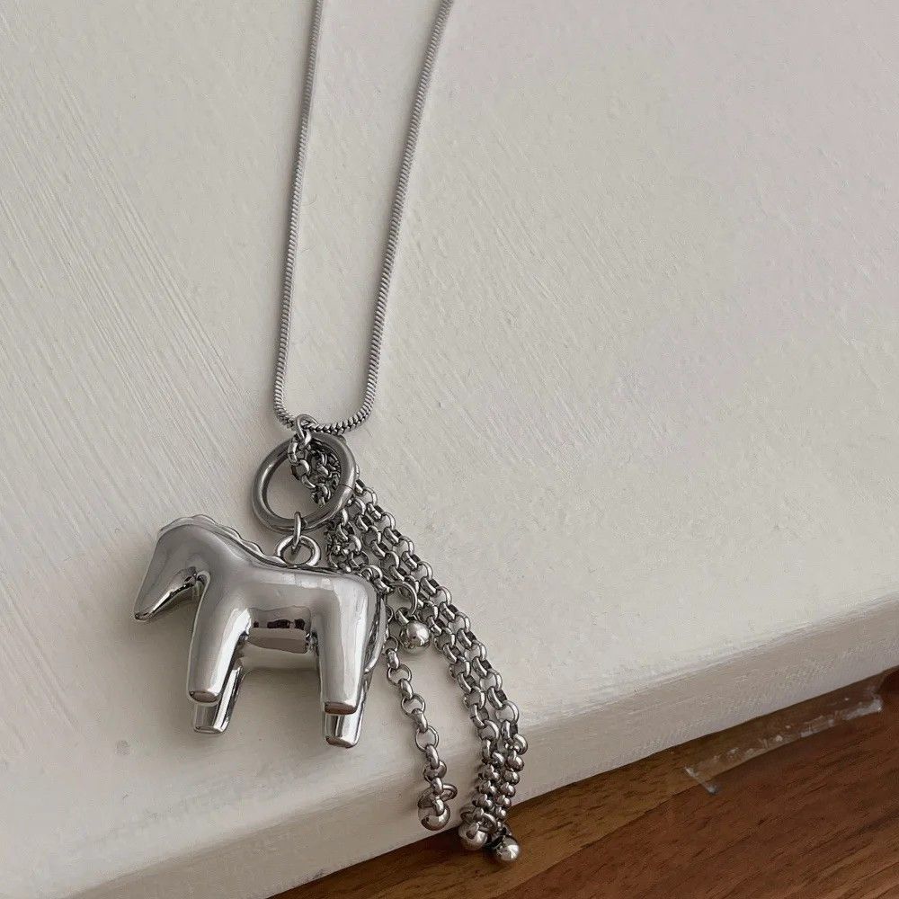 Jewelry Smooth Surface Horse Chain Tassel Pendant Necklaces Size ONE SIZE - 1 Thumbnail
