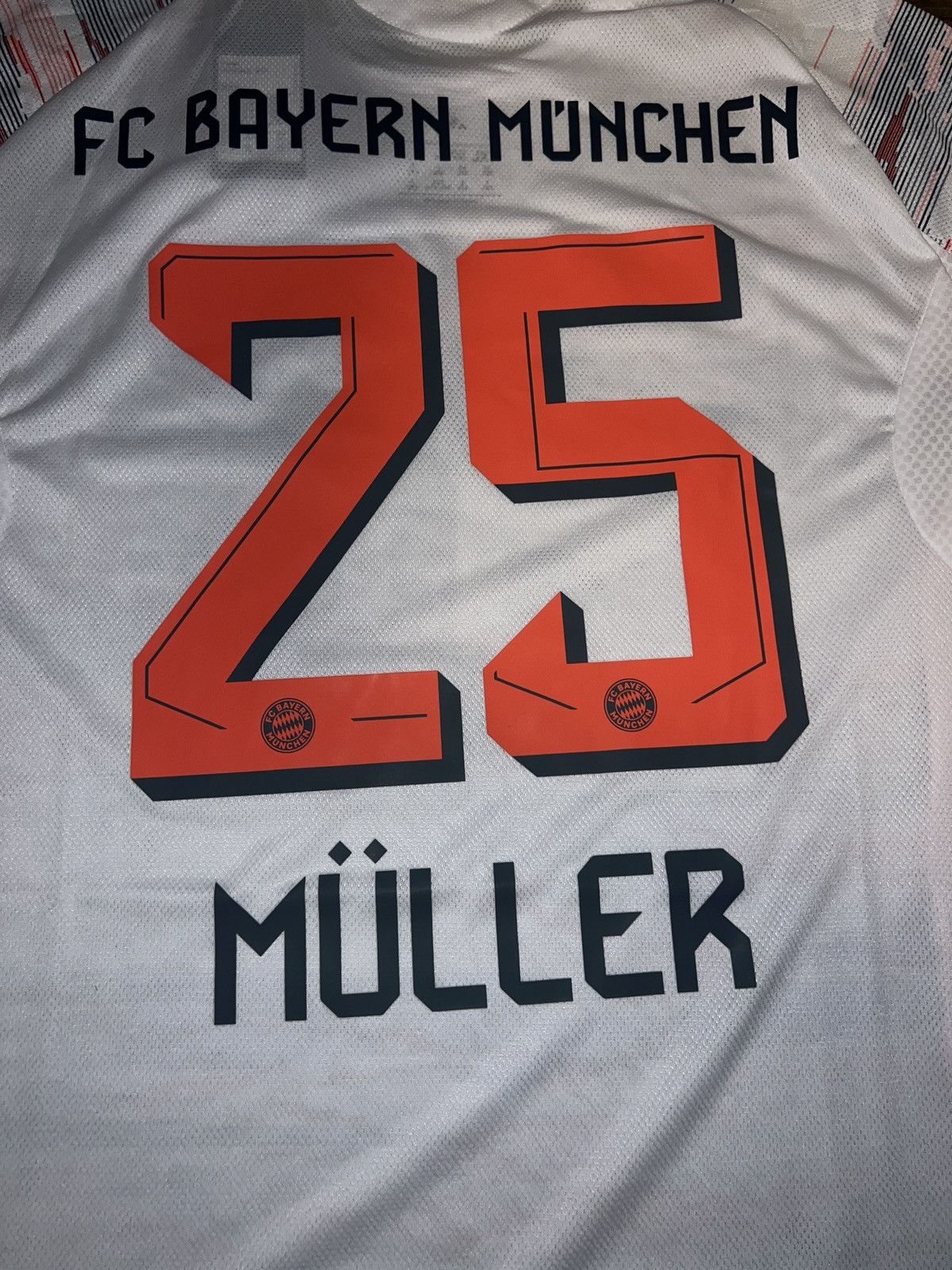 Adidas adidas Men’s FC Bayern Munich 2025/26 Away Jersey Müller #25 Size US XL / EU 56 / 4 - 8 Thumbnail