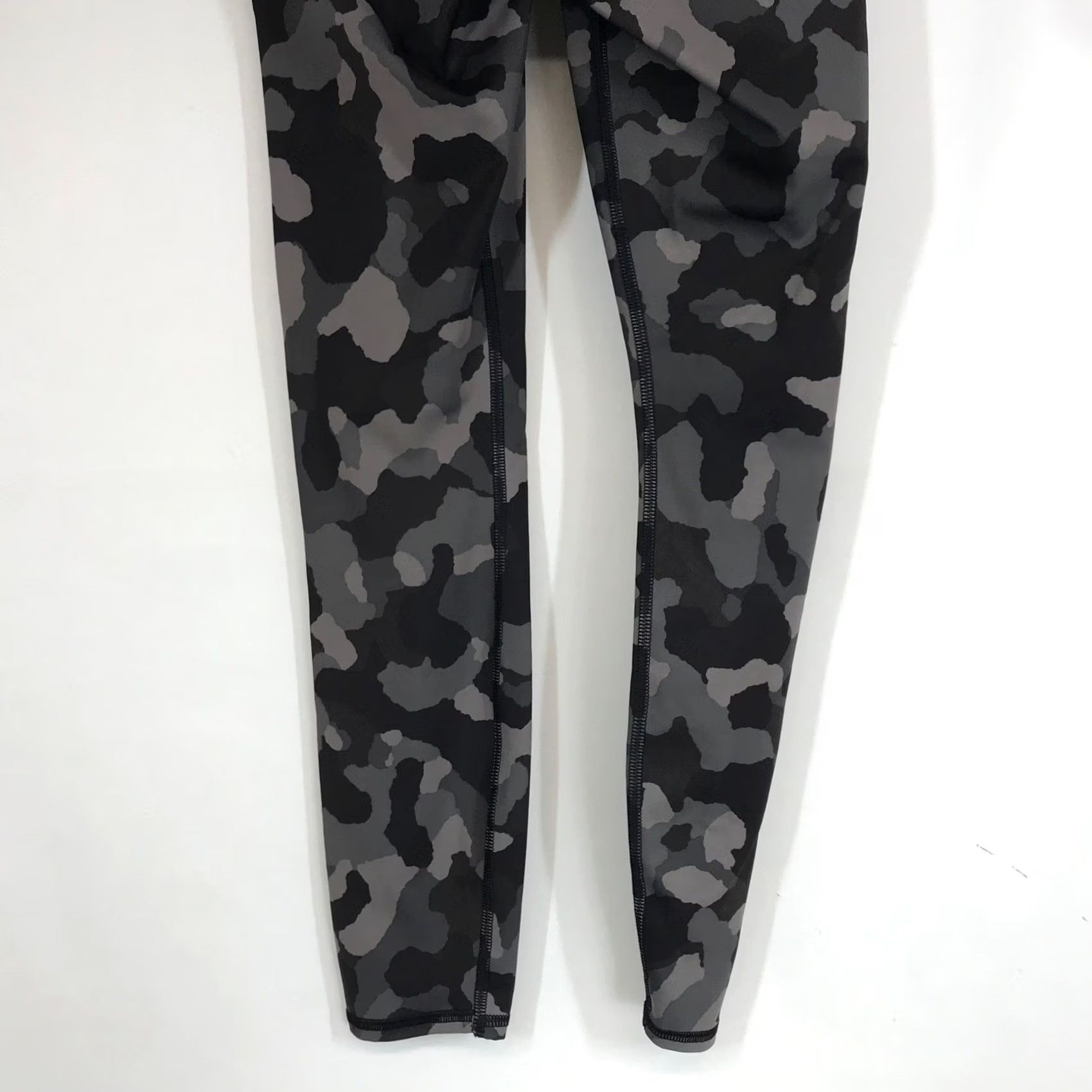 Athleta Athleta Lightning Camo 7/8 Tight Leggings XS Black Grey Activewear Workout Pants Size 26" / US 2 / IT 38 - 6 Thumbnail