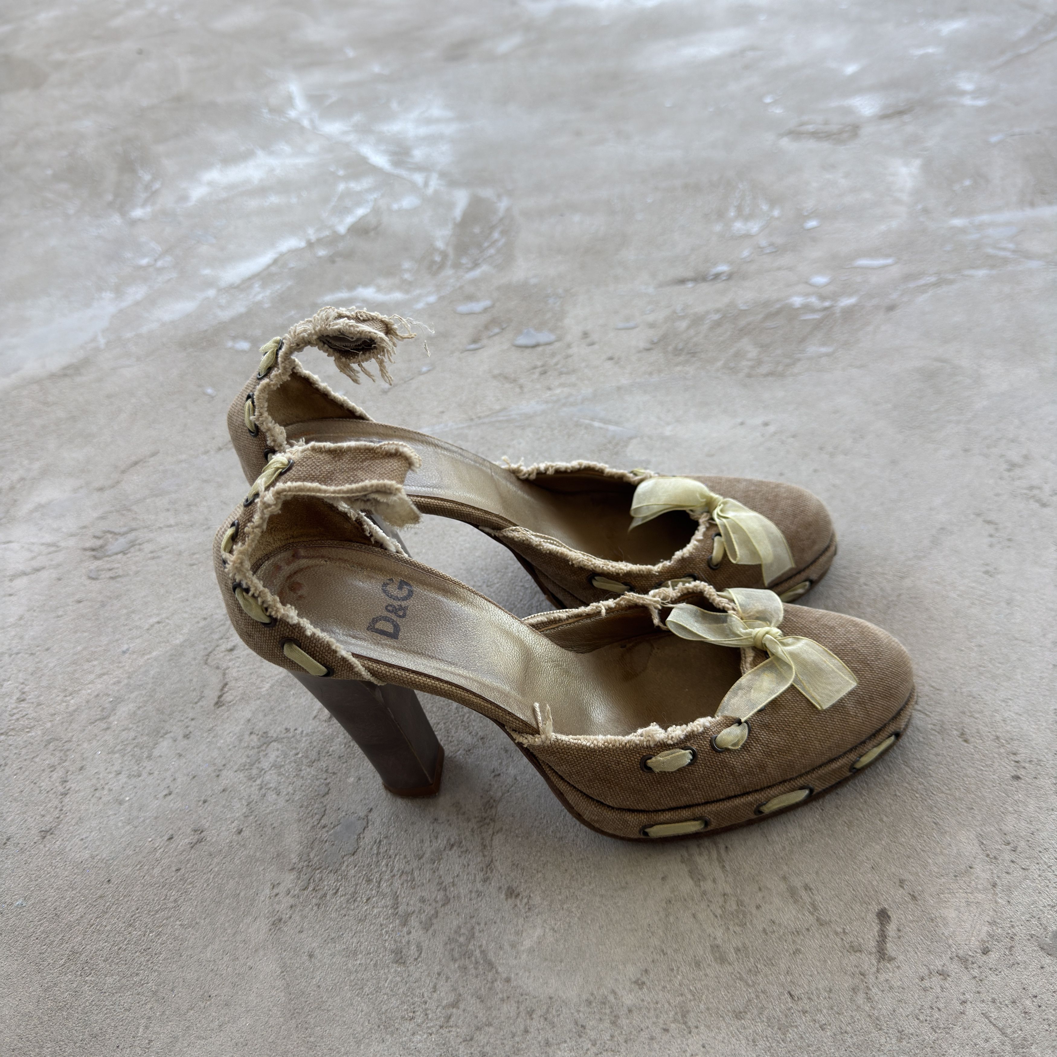 Dolce & Gabbana Vintage D&G Dolce Gabbana Tan Canvas Bow Heels Size 37 Size US 7 / IT 37 - 4 Thumbnail