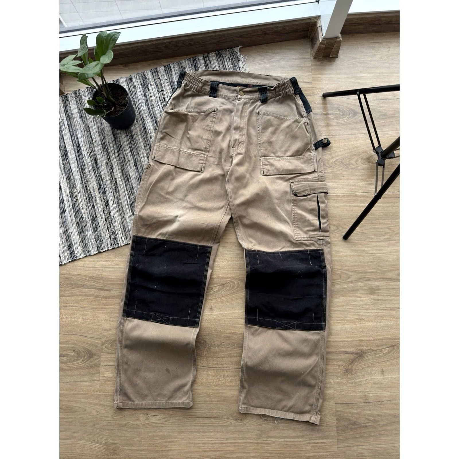 Dickies Dickies Carpenter Cargo Y2K Distressed Beige vintage Pants Size 34 Man L Mens Cargo Pants 34 Beige 90s Streetwear Workwear Vintage Dickies Size US 34 / EU 50 - 2 Thumbnail