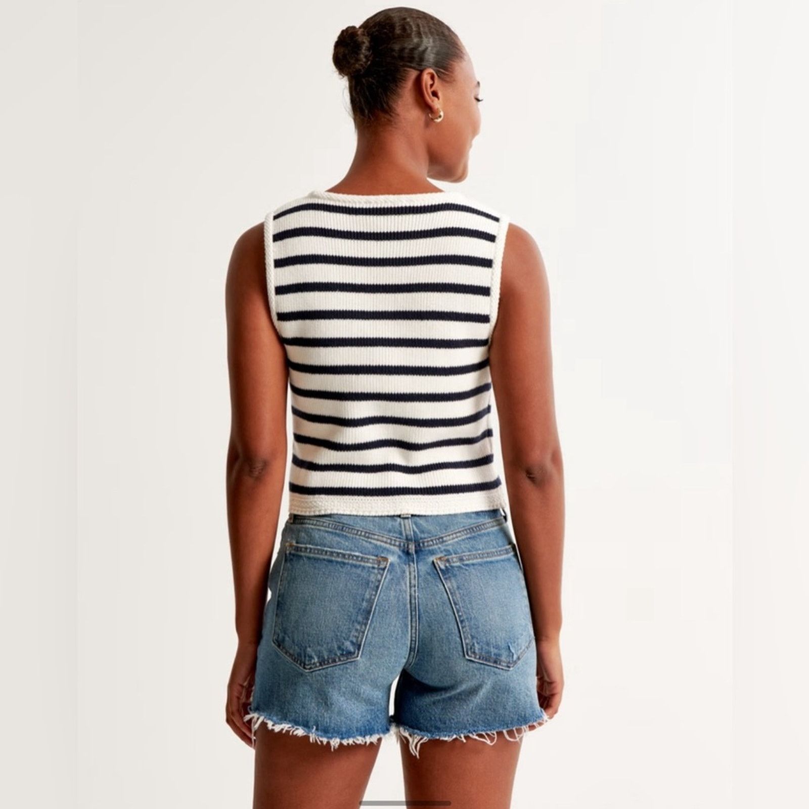 Abercrombie & Fitch Abercrombie & Fitch The Mom Shorts High Rise 4” Jean Shorts Size 37" - 9 Thumbnail