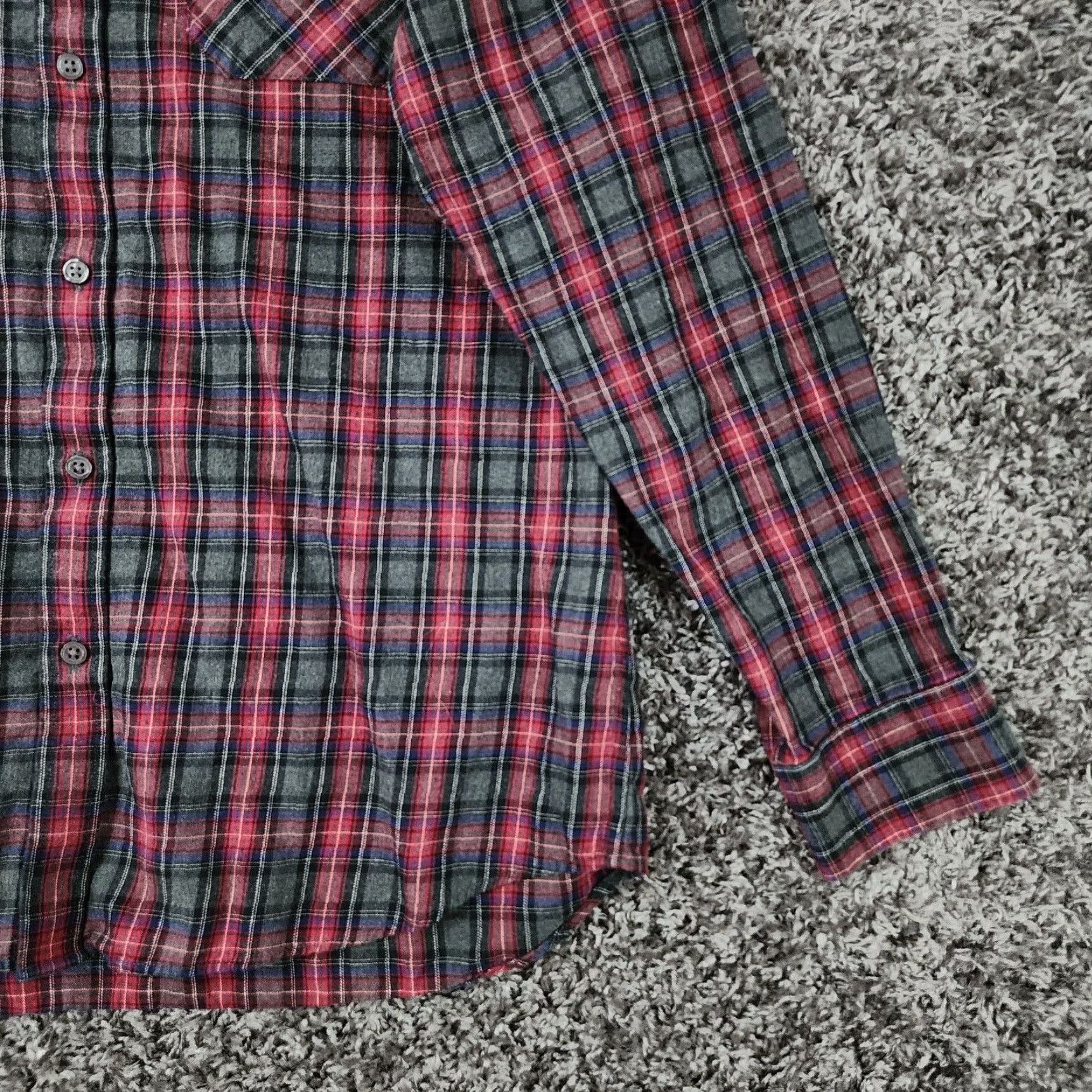 Banana Republic Banana Republic Mens Red Gray Plaid Long Sleeve Flannel Button Up Shirt Large Size US L / EU 52-54 / 3 - 2 Thumbnail