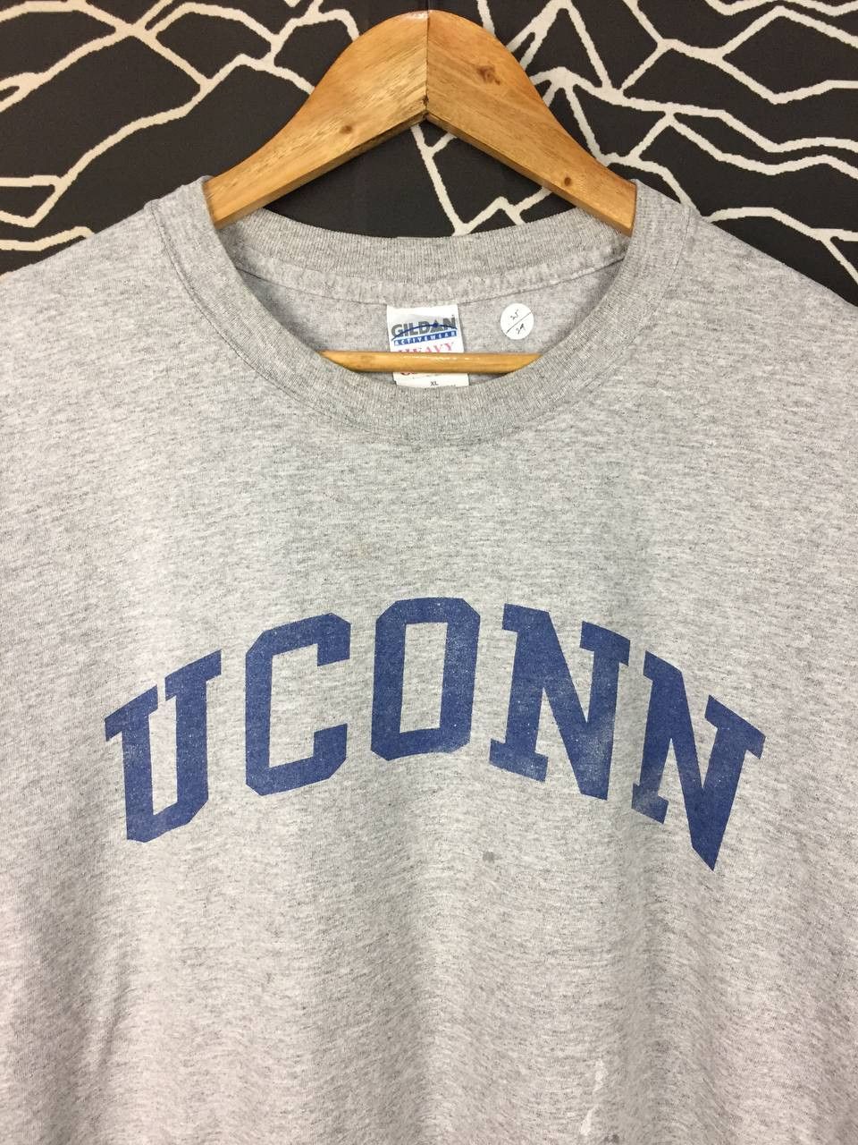 Vintage Vtg Y2K UCONN University of Connecticut Arch Logo Tee Size US XL / EU 56 / 4 - 3 Thumbnail