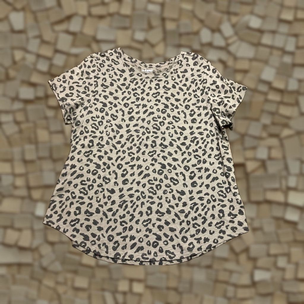 Old Navy Old Navy Shirt Women’s Size Large Green Cheetah print T-Shirt Short Sleeve Casual Modern Basic Regular Fit Size L / US 10 / IT 46 - 1 Thumbnail