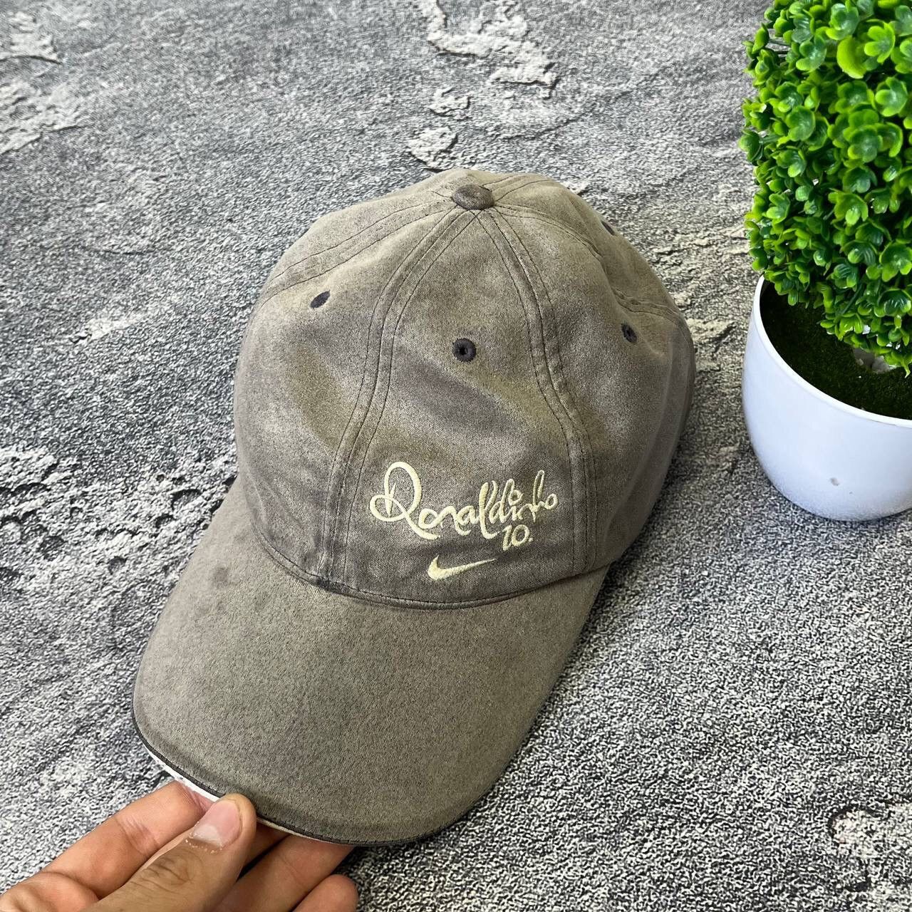 Nike Vintage Nike Ronaldinho 10R Sythetic Hat Black Gold Swoosh Size ONE SIZE - 12 Thumbnail