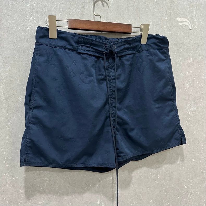 Louis Vuitton Louis Vuitton Dark print full-print pocket shorts Size US 28 / EU 44 - 3 Thumbnail