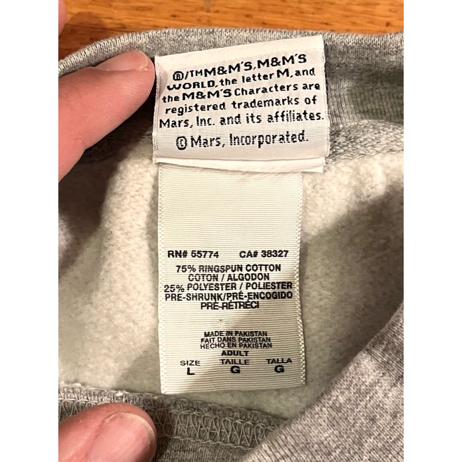 Vintage VINTAGE M&M's World New York Sweater Men’s Large Gray Sweatshirt Crew neck Graphic Print City Retro Mens L Gray Size US L / EU 52-54 / 3 - 5 Thumbnail
