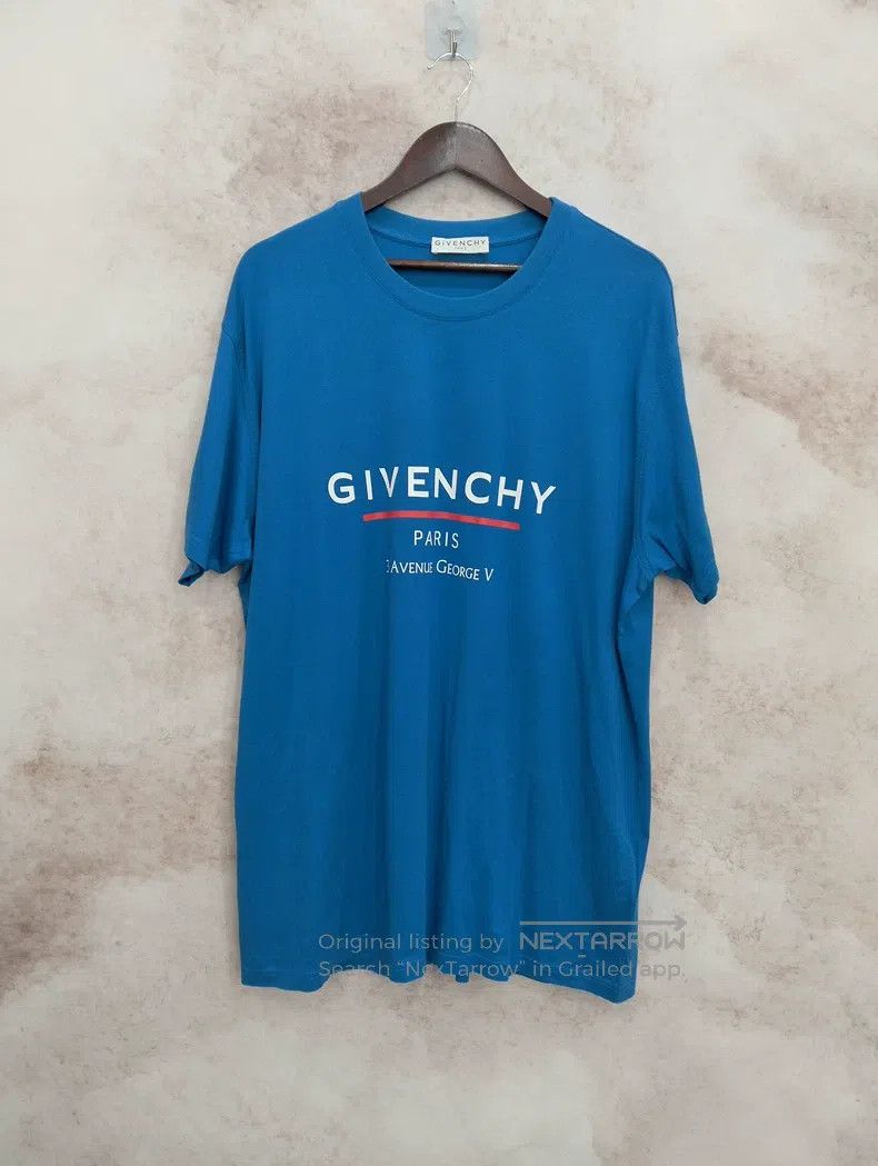 Givenchy Givenchy T-Shirt in Size L Size US L / EU 52-54 / 3 - 1 Thumbnail