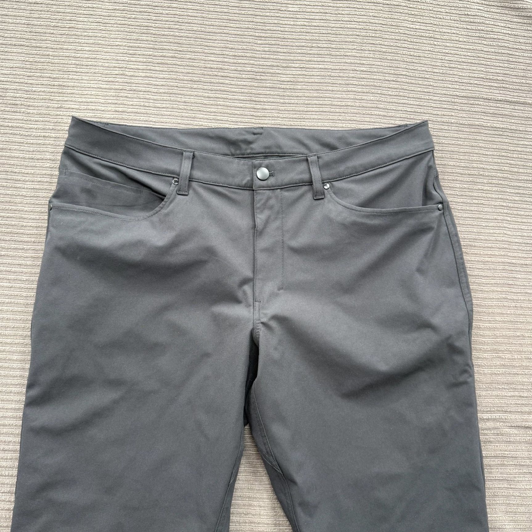 Lululemon Lululemon Pants Mens 36 Black Relaxed Fit Athletic Stretch Golf Travel Performance Chino Straight Pockets Belt Loops Zip Fly Button Vintage No Mens Size US 36 / EU 52 - 7 Thumbnail