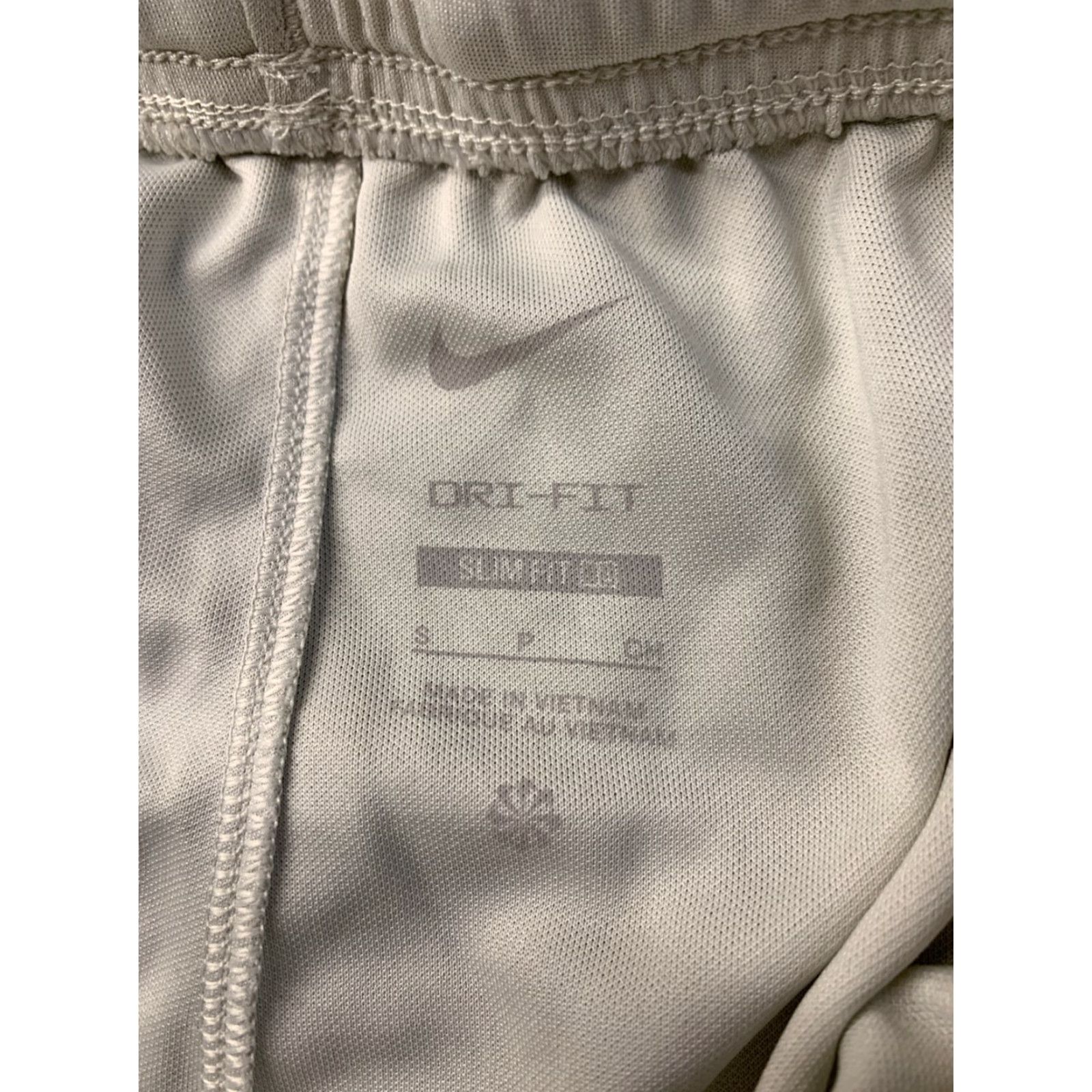 Nike NIKE Dri-Fit Academy Original 2025 Men Football Slim Shorts S Gray and White Sports Nike Dri-Fit Academy Short Mens Slim Fit Shorts Size US 29 - 4 Thumbnail