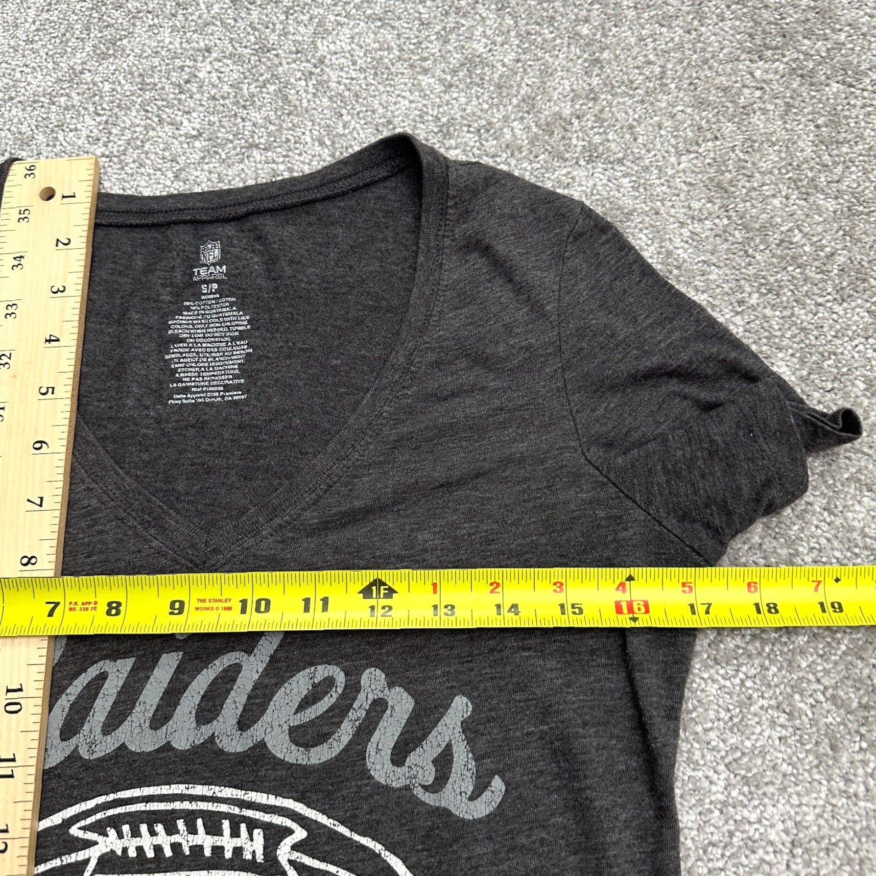 NFL NFL Team Apparel Raiders T-Shirt Womens Small Dark Gray V-Neck Graphic Size S / US 4 / IT 40 - 6 Thumbnail
