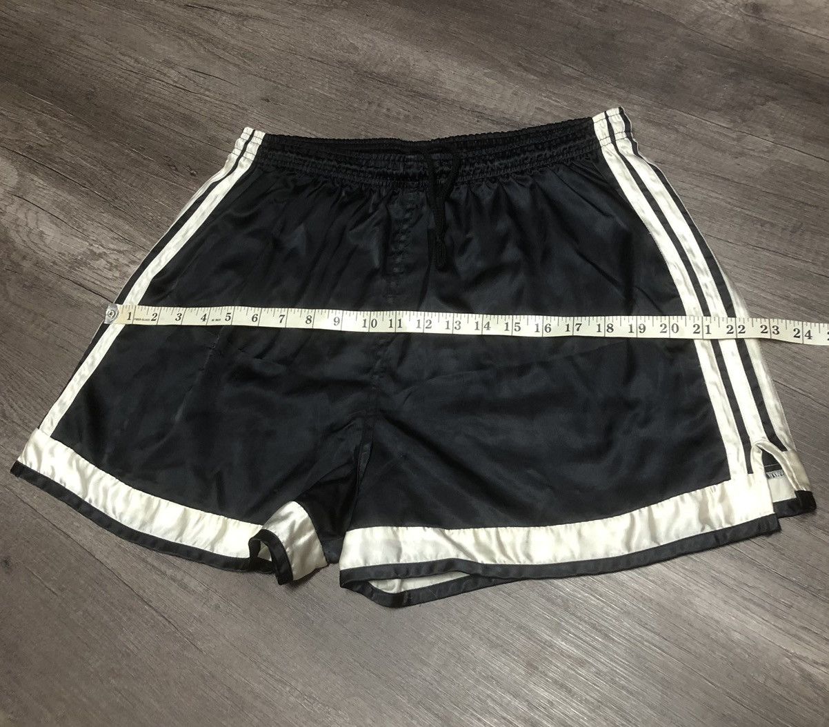 Adidas × Vintage Vintage Adidas Short Pant Sportswear Stretchable Waist Size US 34 / EU 50 - 9 Thumbnail
