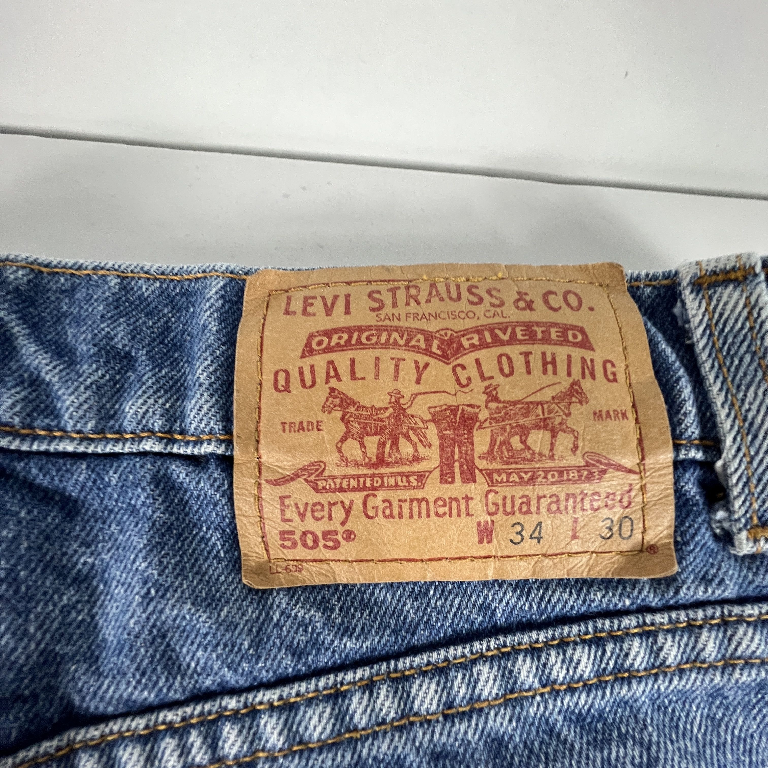 Levi's × Vintage VTG 90s Levi's Jeans 505 Straight Blue Thrashed Cotton Denim Size US 33 - 12 Thumbnail