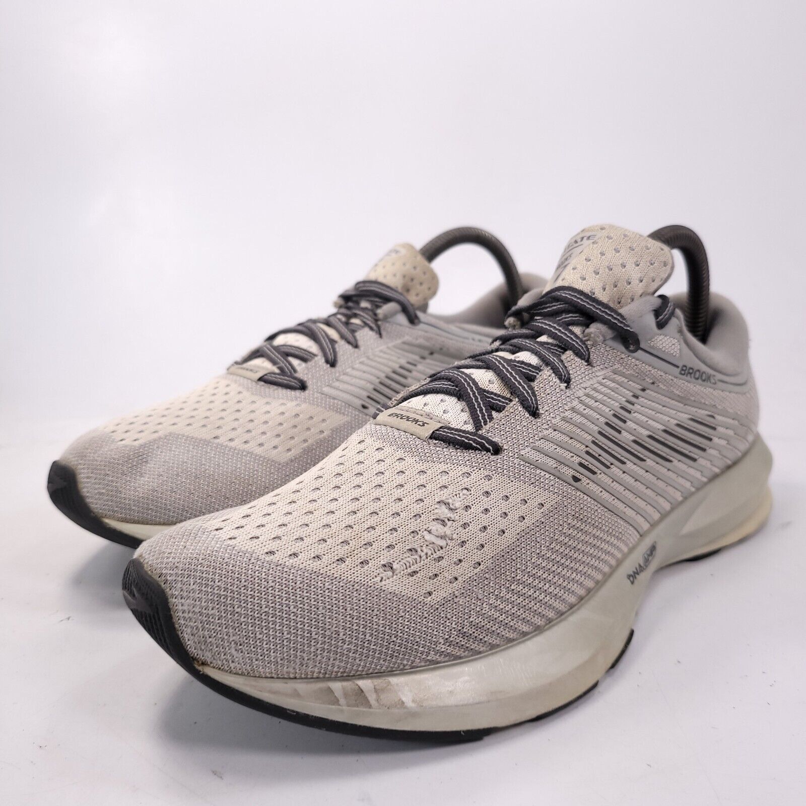 Brooks Brooks Levitate DNA Shoe Womens Size 9.5 1202581B131 Gray Size US 9.5 / IT 39.5 - 1 Thumbnail