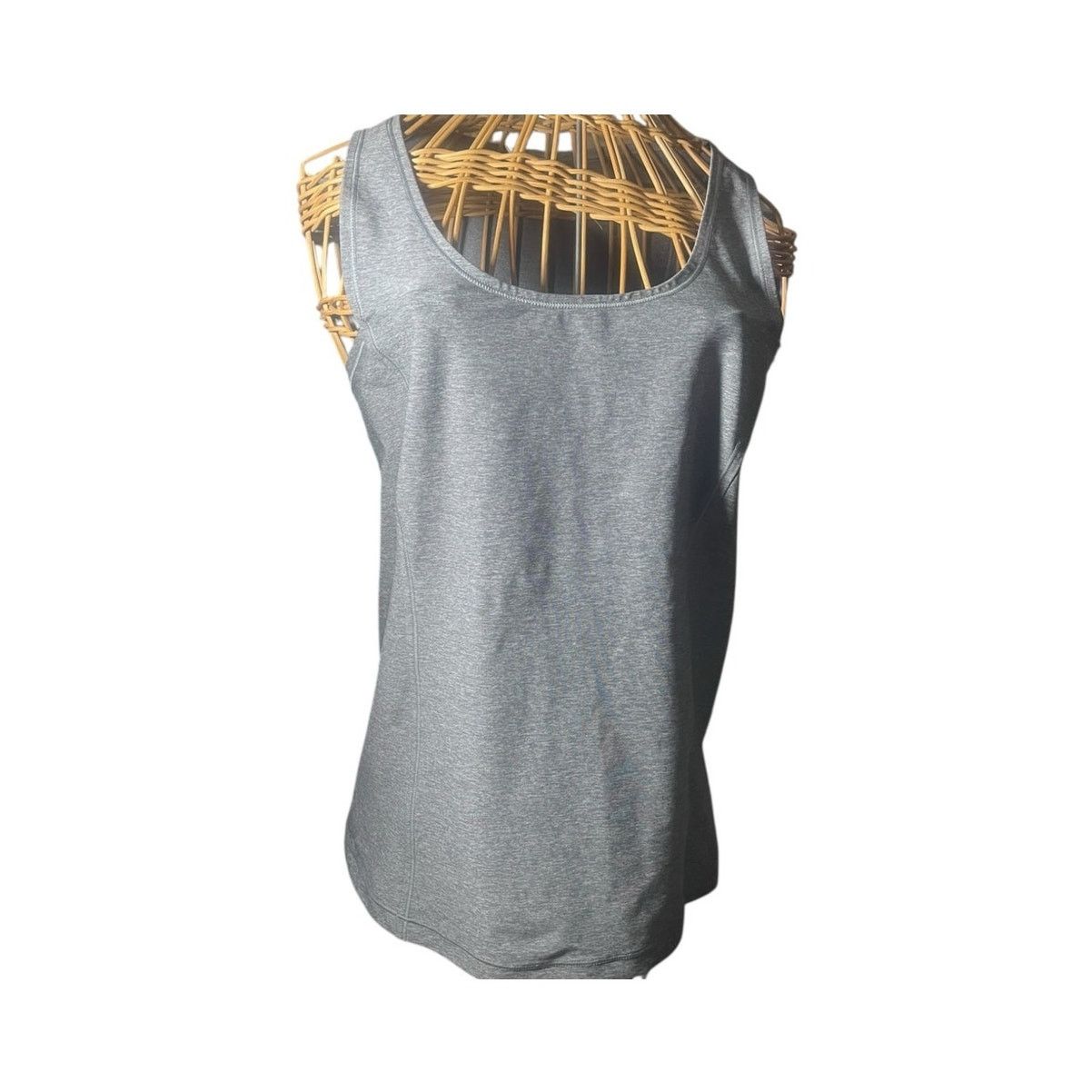 Lululemon Lululemon Gray Tank w/ Zigzag Cutout back Running Active XS Size XS / US 0-2 / IT 36-38 - 2 Thumbnail