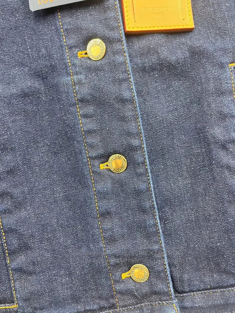 Louis Vuitton Louis Vuitton Luggage tag embellished denim jacket Size XXS / US 00 / IT 34 - 2 Thumbnail