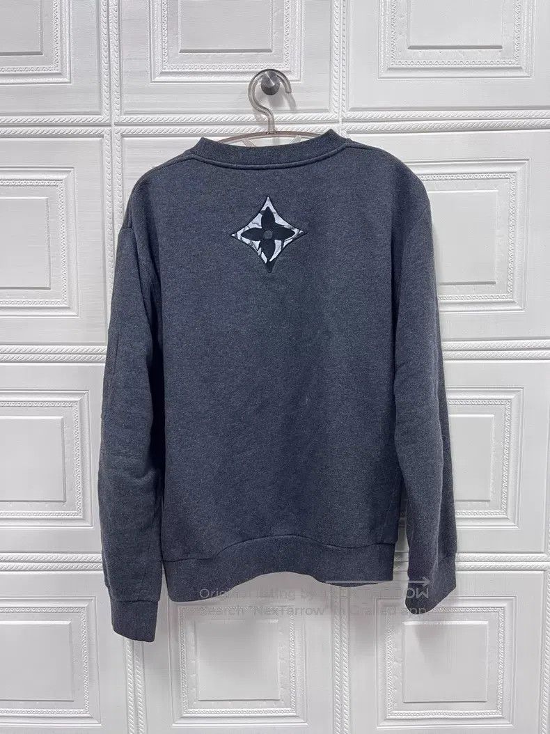Louis Vuitton Louis Vuitton 24 FW monogrammed embroidered logo crew neck Size US M / EU 48-50 / 2 - 2 Thumbnail