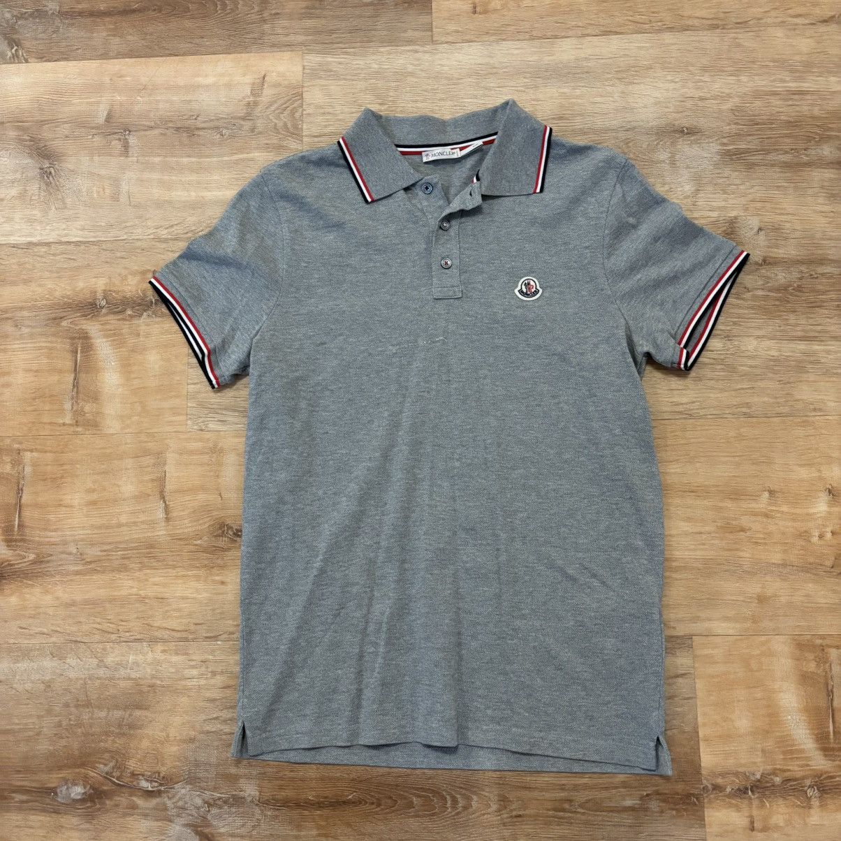 Moncler Moncler grey polo short size small Size US S / EU 44-46 / 1 - 1 Thumbnail