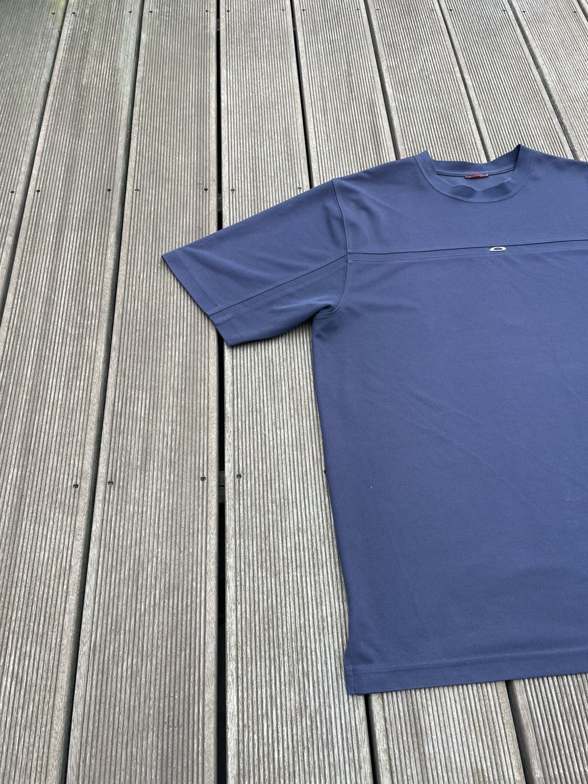Oakley Vintage Oakley central metal tag tee size XL Size US XL / EU 56 / 4 - 4 Thumbnail