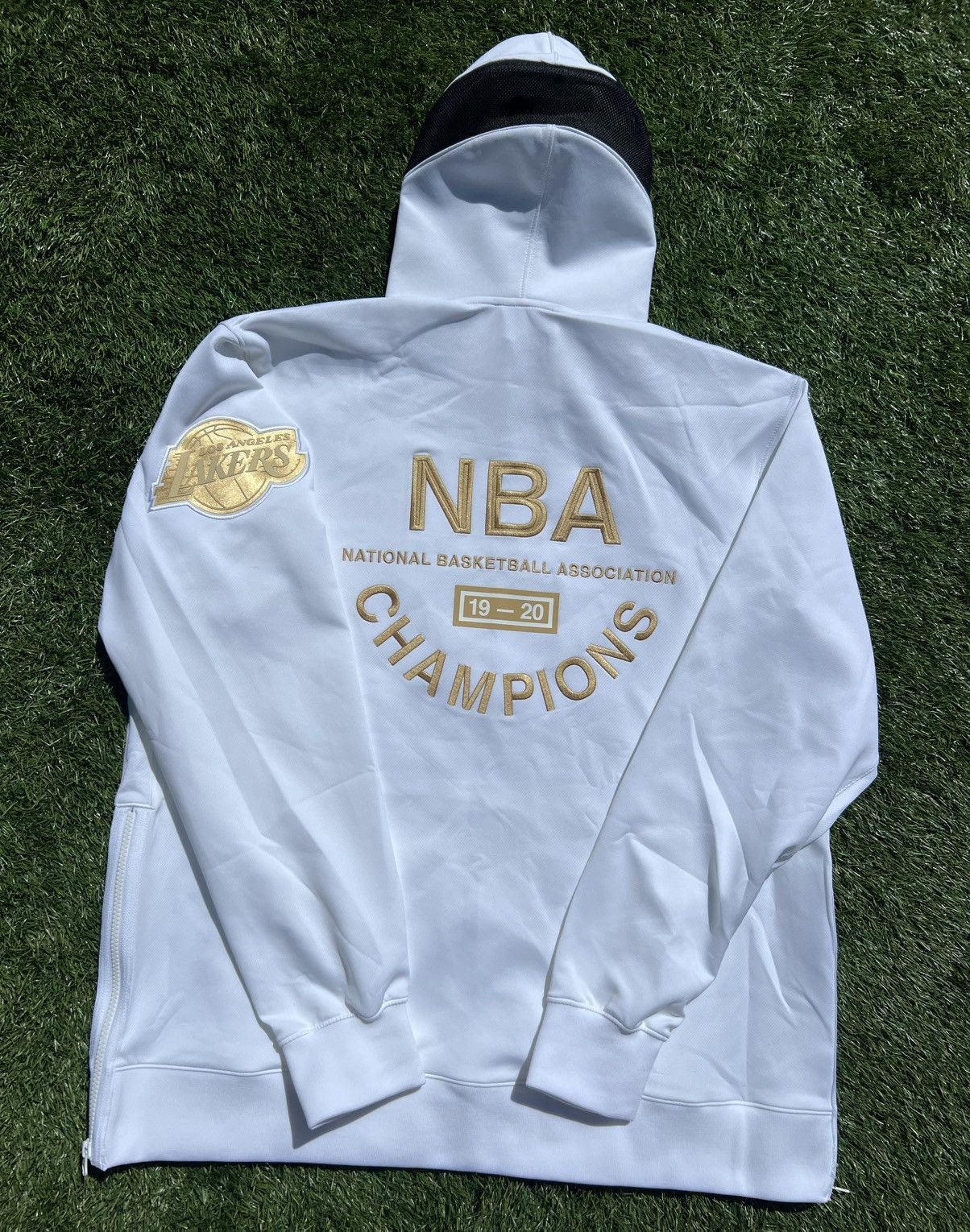 Nike LOS ANGELES LAKERS SHOWTIME "TROPHY RING BANNER" SIZE XL Size US XL / EU 56 / 4 - 11 Thumbnail
