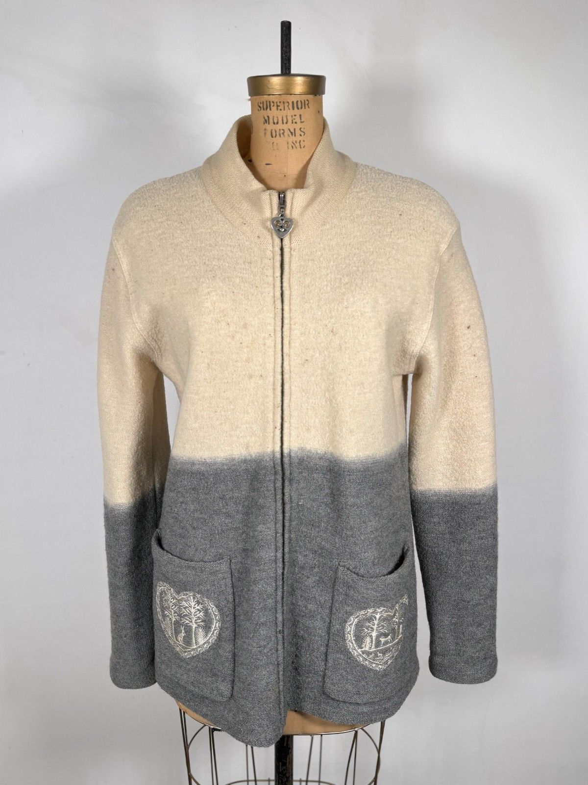 Woolrich Woolen Mills Vintage Woolrich Women's Embroidered Heart Sweater Size S / US 4 / IT 40 - 1 Thumbnail