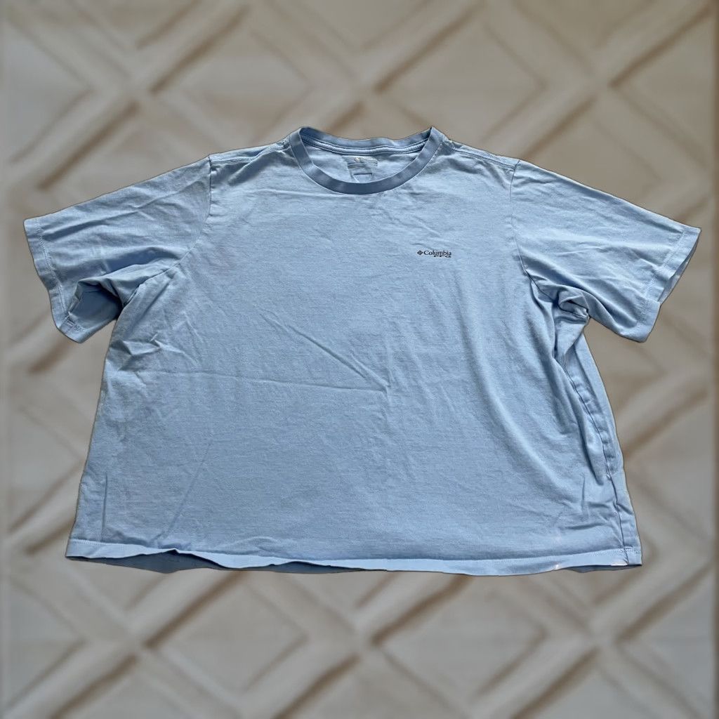 Vintage Columbia PFG Women's XL Blue Cropped T-Shirt Graphic Fishing Casual Activewear Size XL / US 12-14 / IT 48-50 - 1 Thumbnail