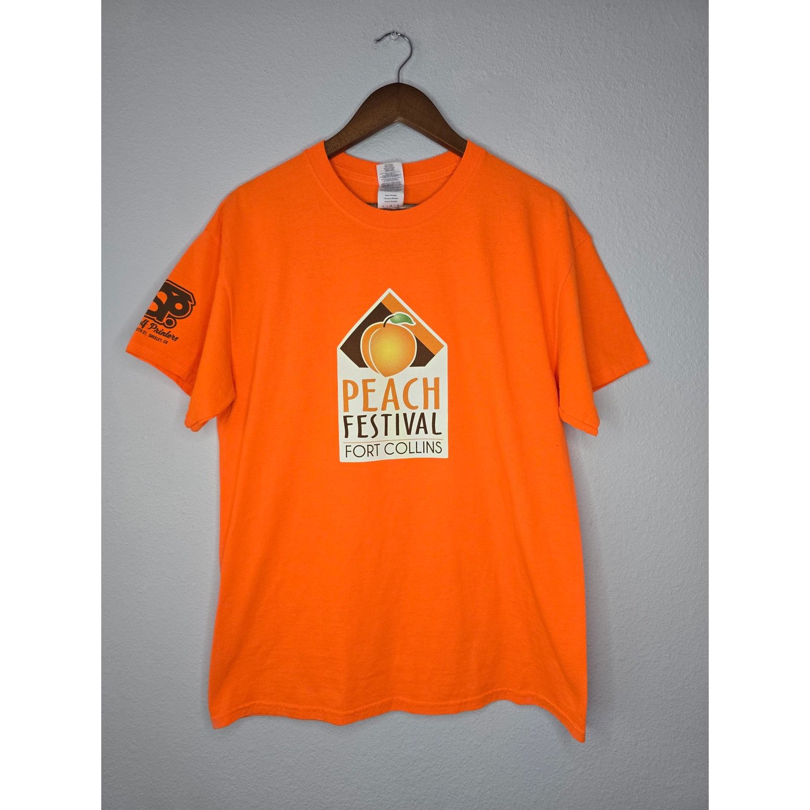 Gildan Peach Festival Orange Fort Collins Volunteer Festival Shirt Size US L / EU 52-54 / 3 - 1 Thumbnail