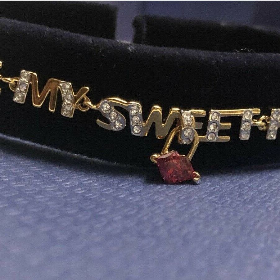Swarovski Swarovski Be my Sweet heart Red Lip Charm bracelet Size ONE SIZE - 8 Thumbnail