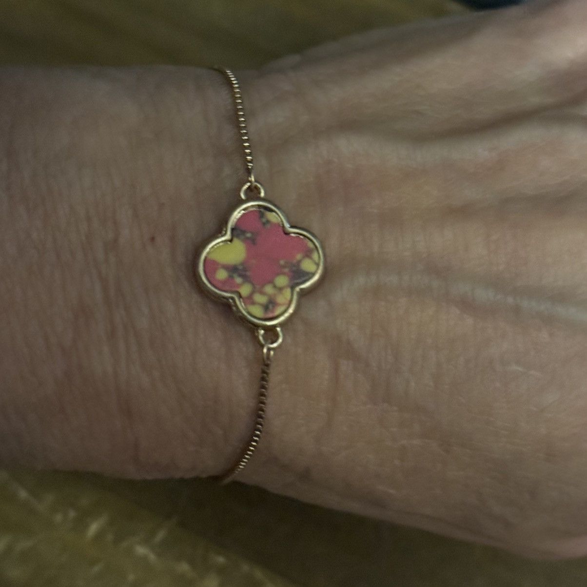 Other Gold tone pink and yellow blotchy clover bolo bracelet Size ONE SIZE - 2 Thumbnail