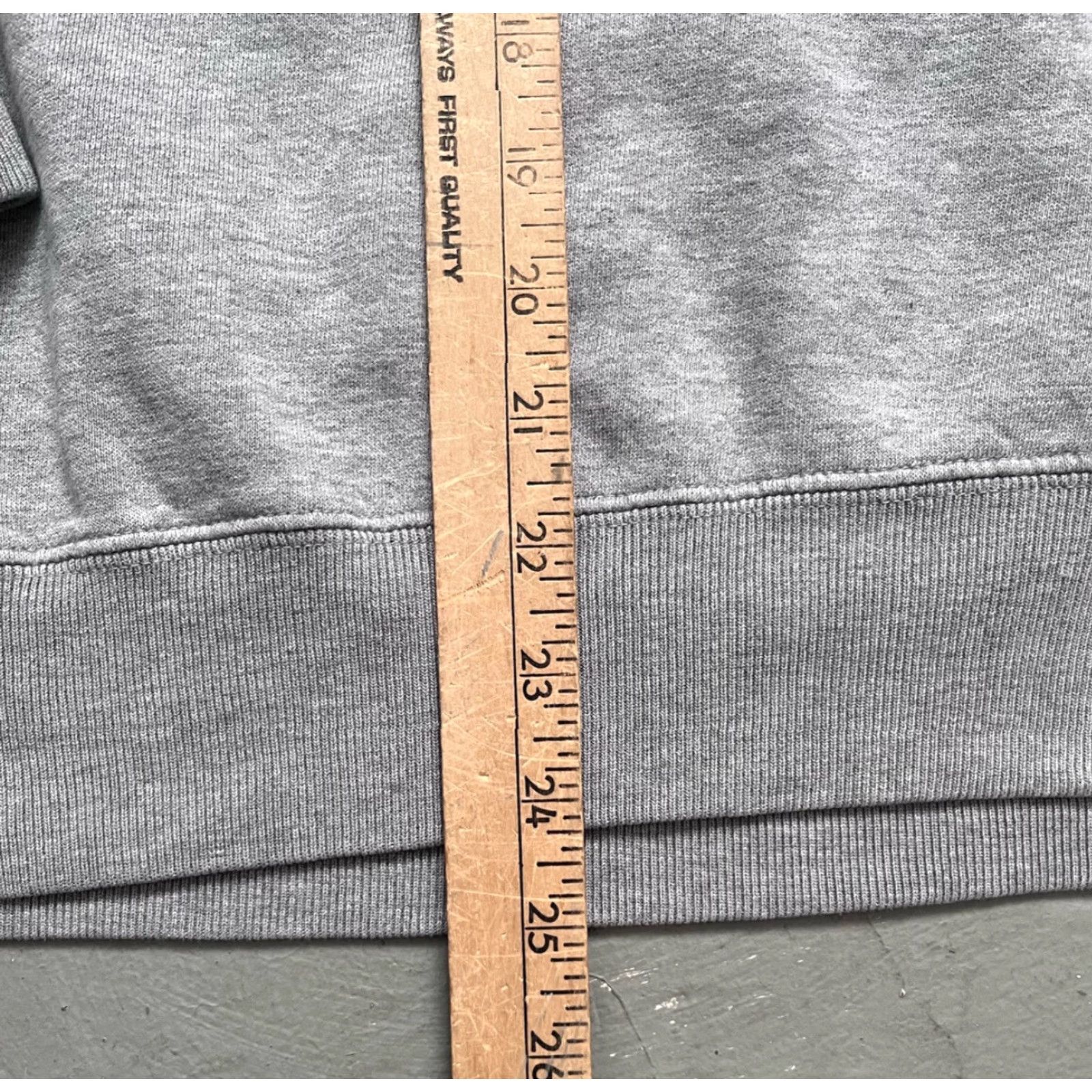 Gap VINTAGE Gap Sweatshirt Flag International Spell Out Made In USA Large L Gray USA Men Women Unisex Shirt Pullover Crewneck Distressed Pre-Owned Size US L / EU 52-54 / 3 - 3 Thumbnail
