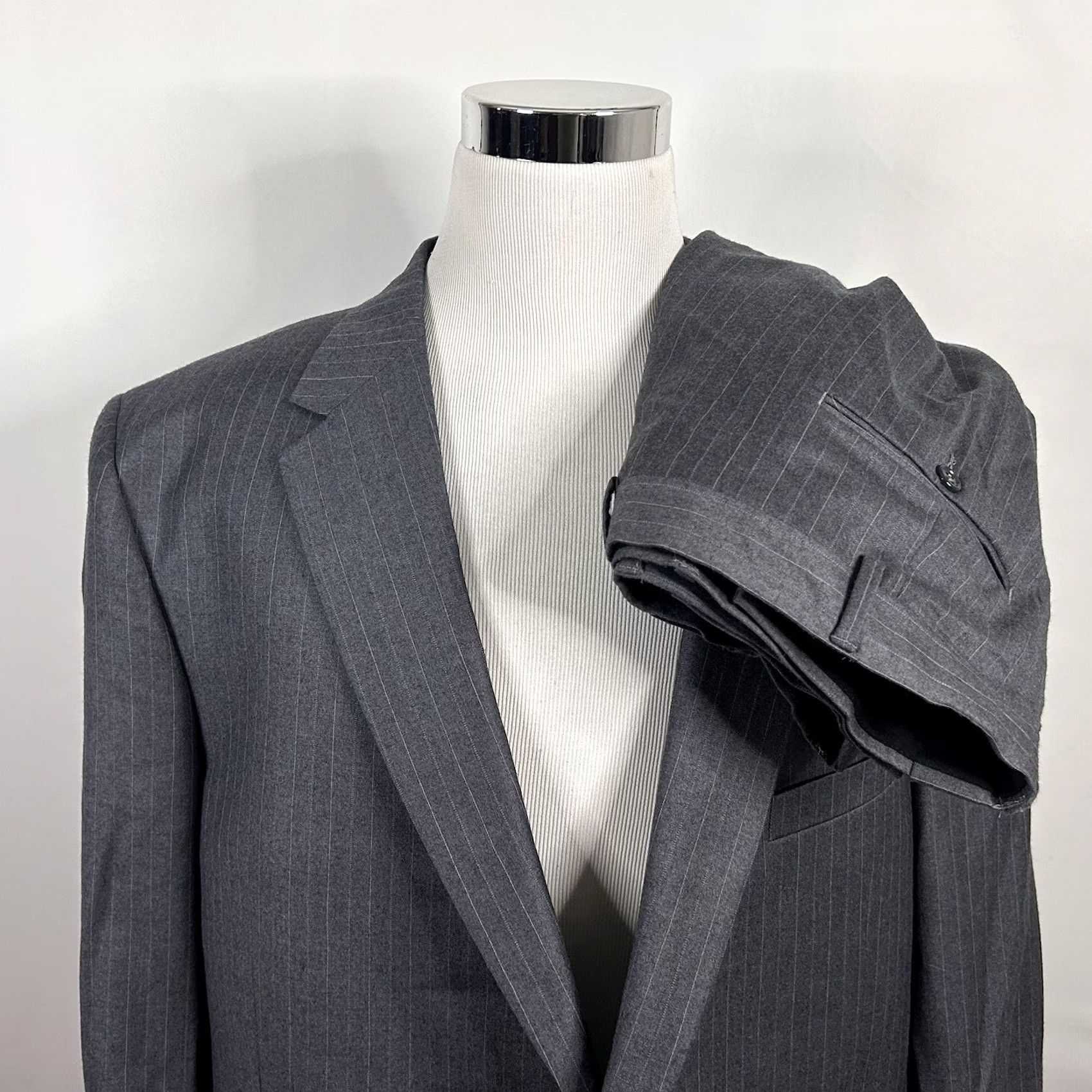Jos. A. Bank Jos A Bank 52R Suit Gray Striped Wool 2 Piece Flat Front Notch Lapel 2-Button Vented Regular Mens Size 52R - 2 Thumbnail