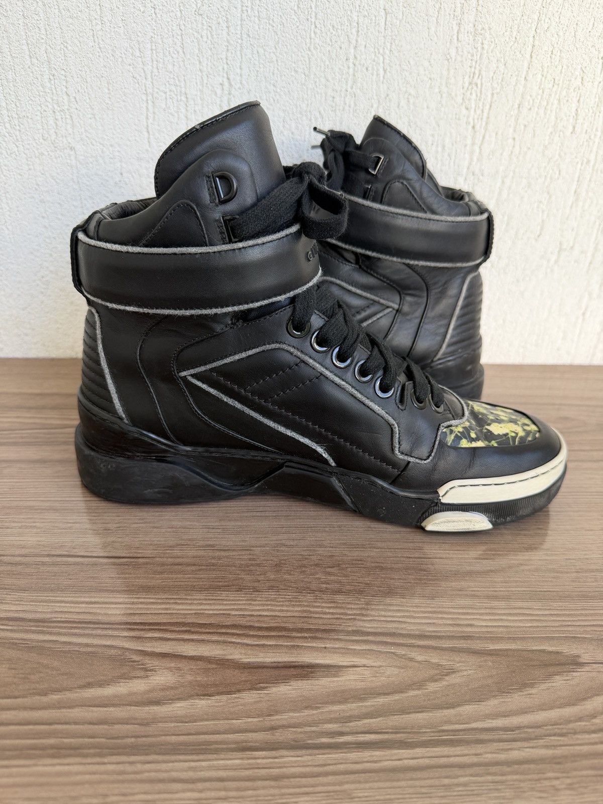 Givenchy Tyson high sneaker by Riccardo Size US 8 / EU 41 - 11 Thumbnail