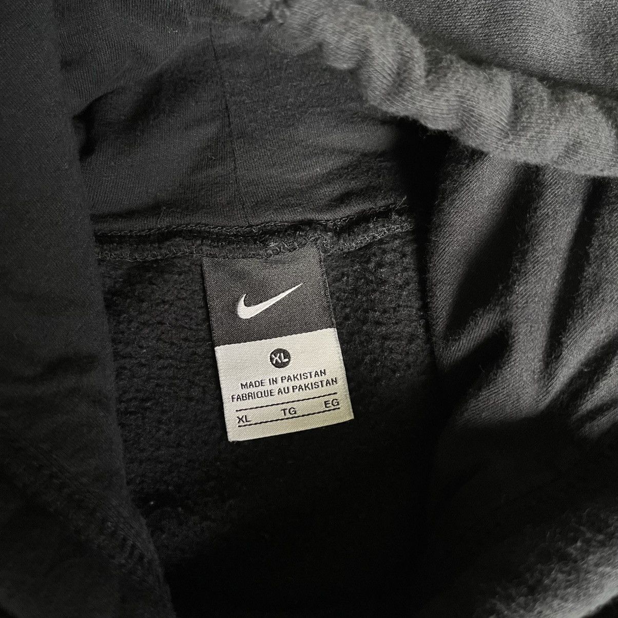 Nike Vintage 2000s Nike Basic Logo Swoosh Pullover Black Hoodie Size US XL / EU 56 / 4 - 5 Thumbnail