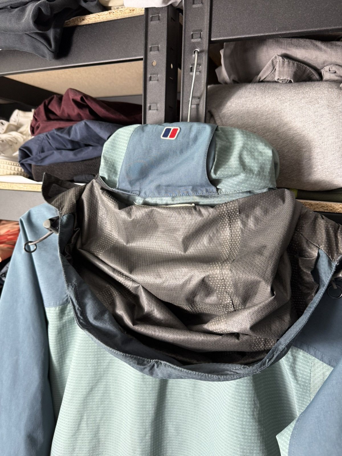 Berghaus Berghaus Gore-Tex XCR Jacket Vintage Hooded Waterproof WMNS Size M / US 6-8 / IT 42-44 - 18 Thumbnail
