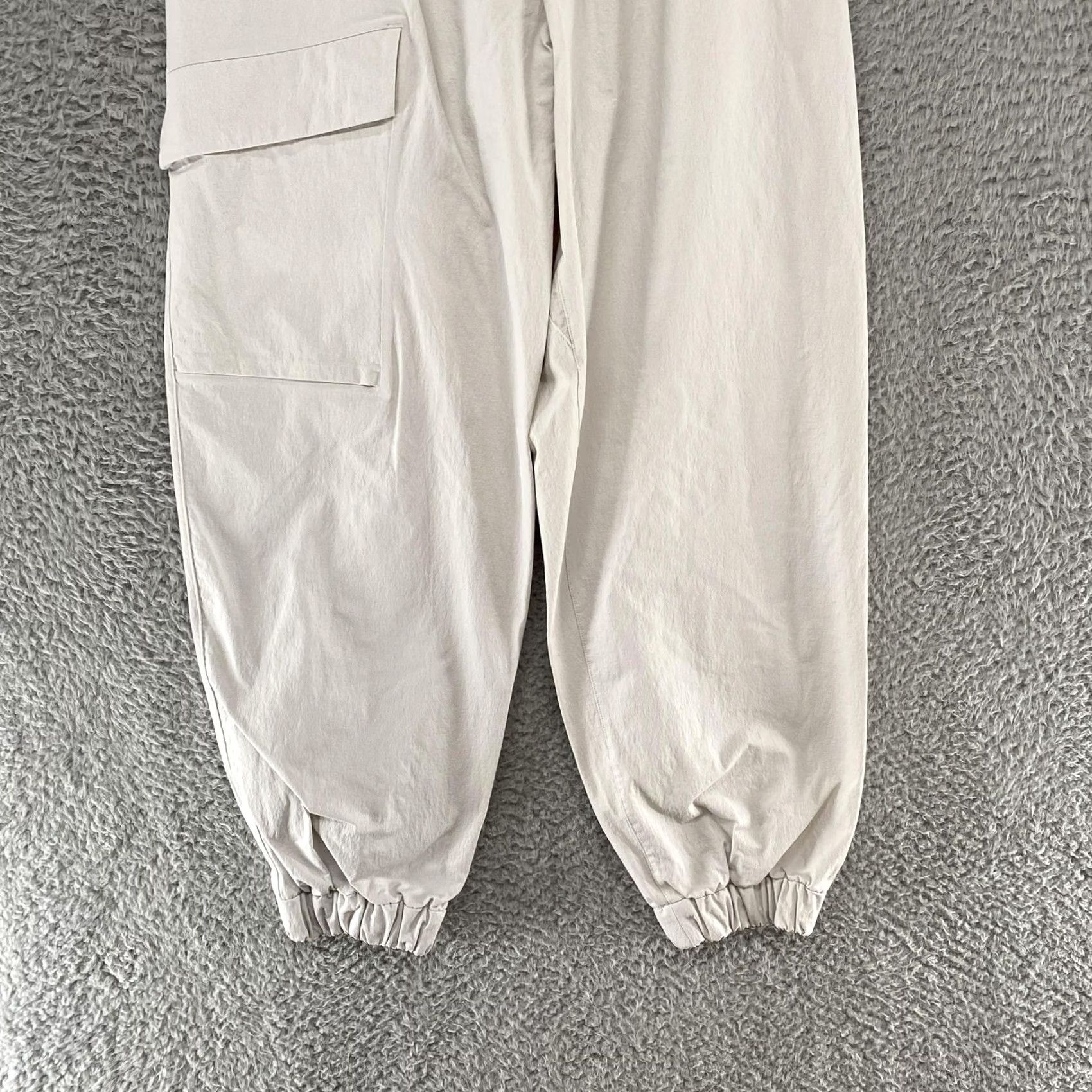 Lululemon Lululemon Cargo Joggers Womens 6 Beige Baggy Elastic Waist Pull On Tapered Nylon Spandex Polyester Lightweight Pockets Logo Size 28" / US 6 / IT 42 - 3 Thumbnail