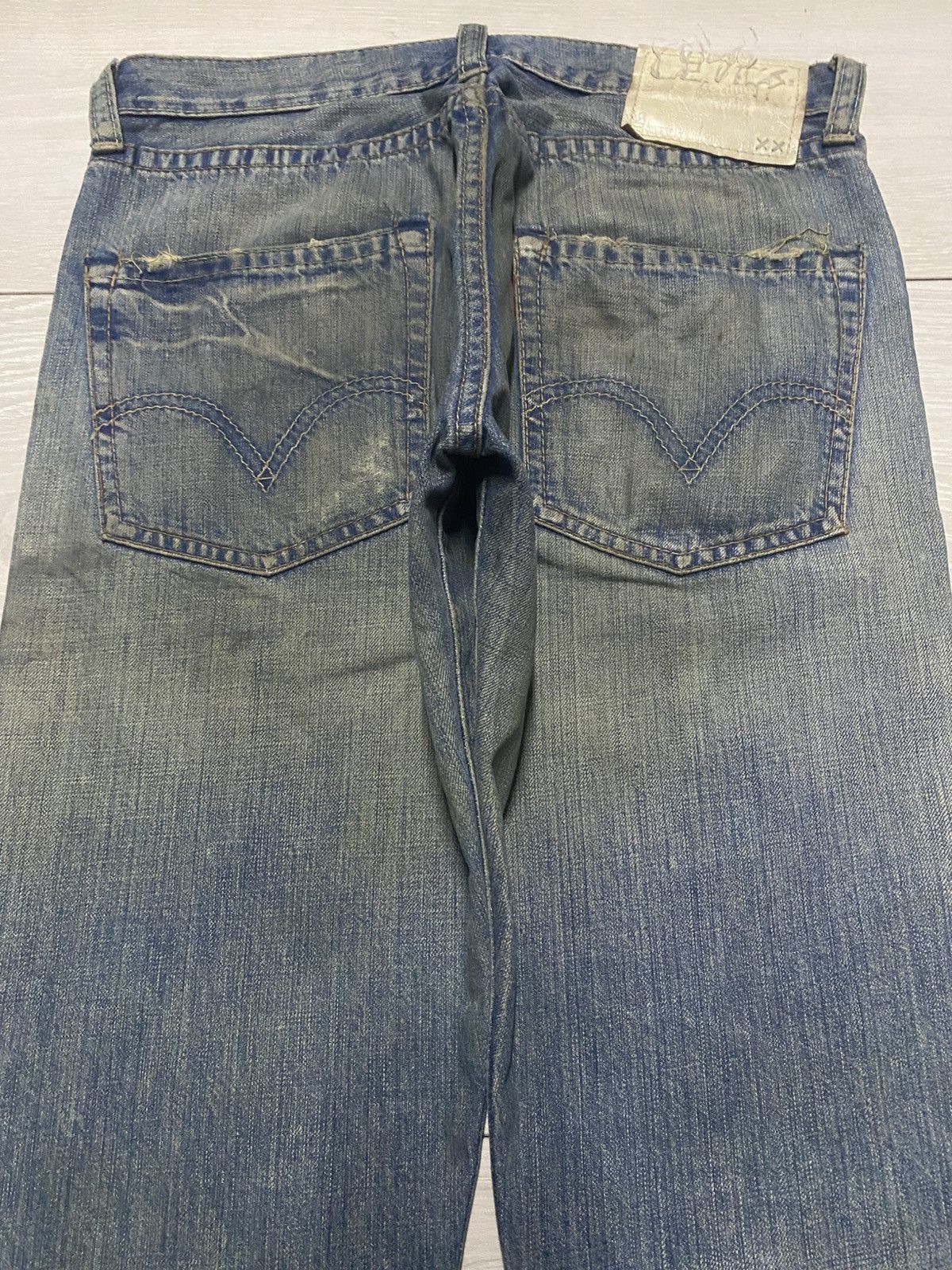 Levi's Vintage Levis Grunge Style Distressed Repair Loose Jeans Size US 32 / EU 48 - 4 Thumbnail