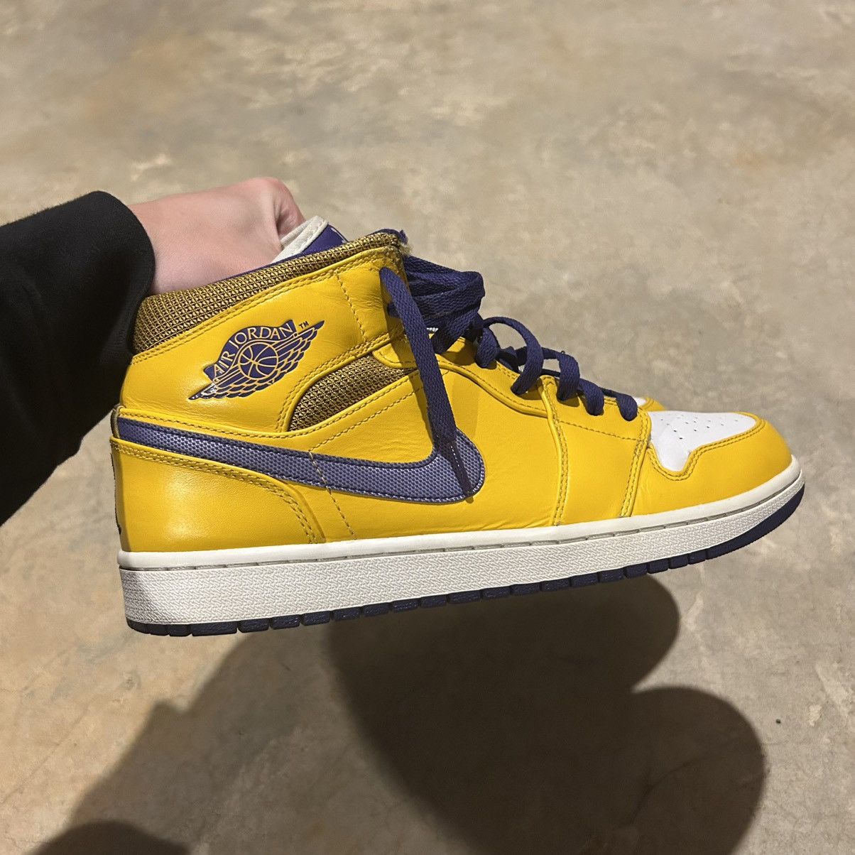 Jordan Brand Air Jordan 1 Mid Lakers 2013 US 10.5 Size US 10.5 / EU 43-44 - 6 Thumbnail