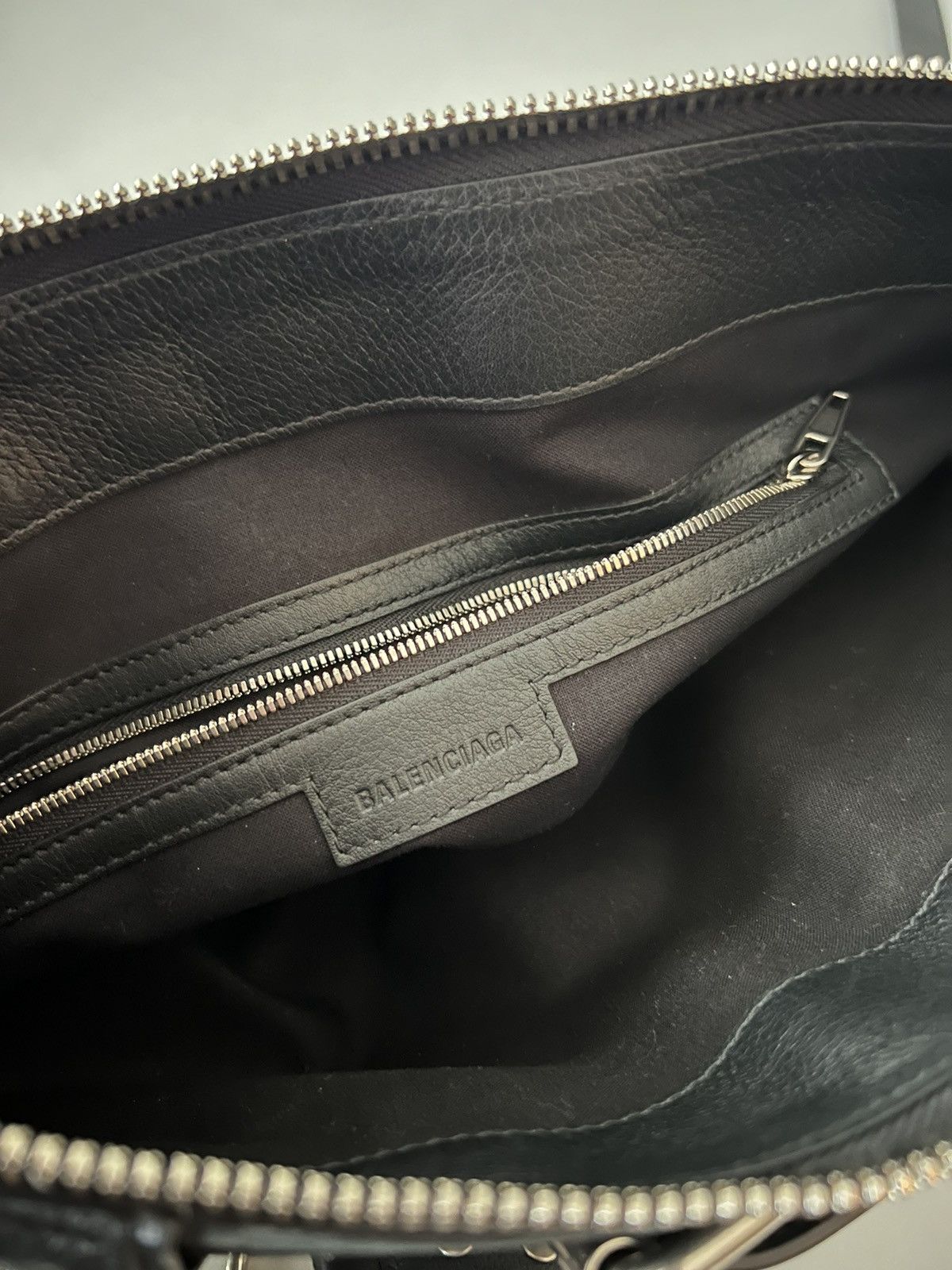 Balenciaga Balenciaga Emo leather bucket bag Size ONE SIZE - 9 Thumbnail