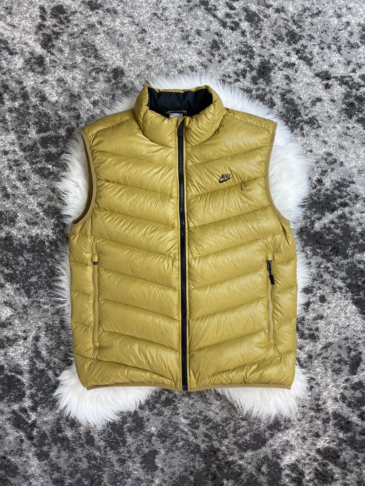 image of Nike Vintage Gilet 700 Size L in Gold, Men's