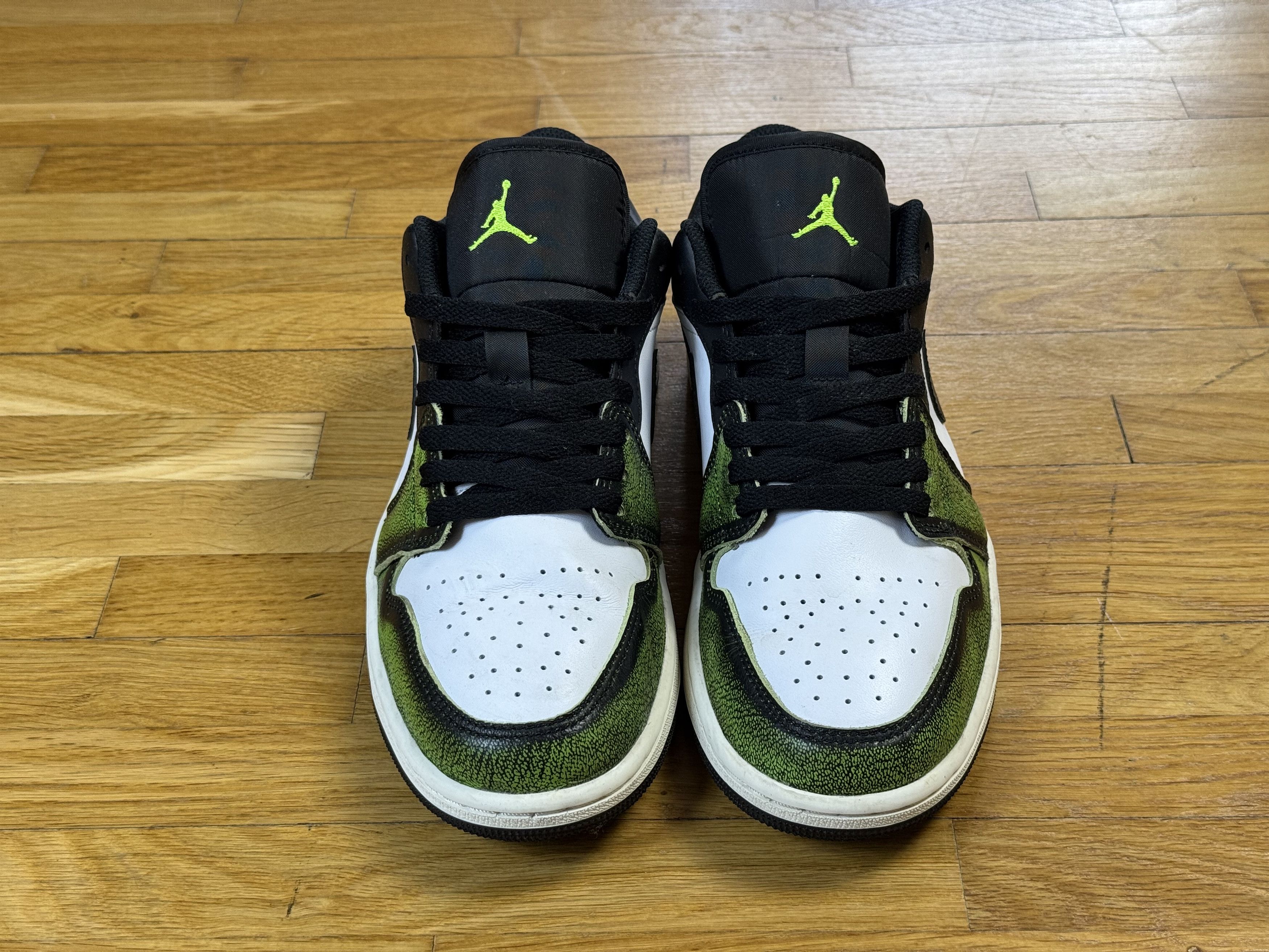 Nike Shoes NIKE AIR JORDAN 1 low electric green Size US 9 / EU 42 - 3 Thumbnail