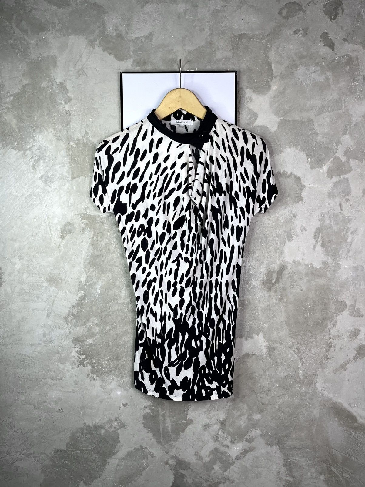 Max Mara Max Mara Wrap Silk Luxury Blouse Animal Pattern Size S / US 4 / IT 40 - 1 Thumbnail