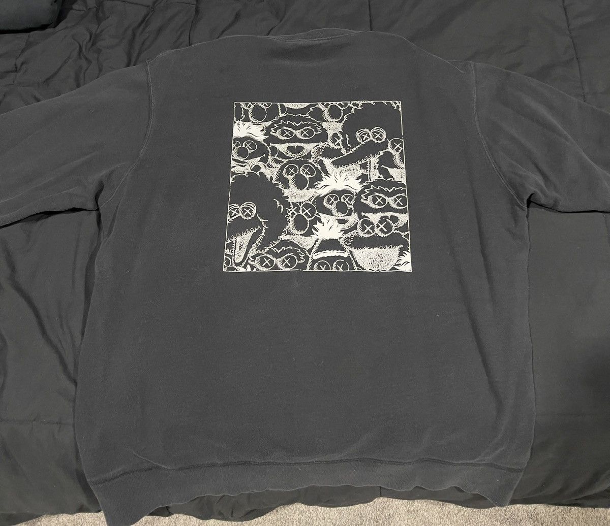 Kaws × Uniqlo Kaws x Uniqlo x Sesame Street Crew Neck Size US L / EU 52-54 / 3 - 3 Thumbnail
