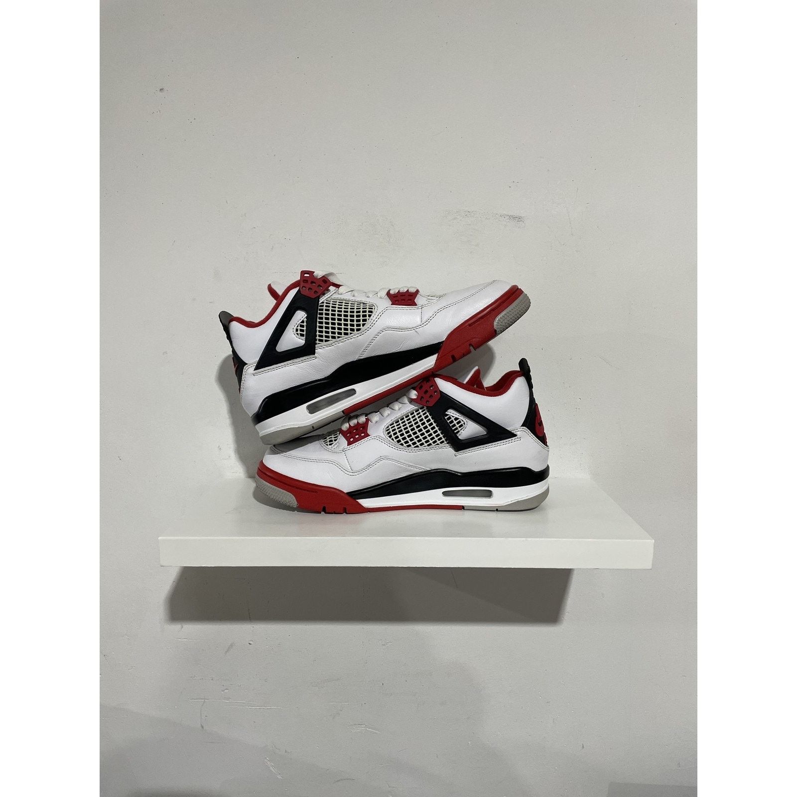 Jordan Brand JORDAN 4 FIRE RED SIZE 8 PREOWNED Size US 8 / EU 41 - 2 Thumbnail
