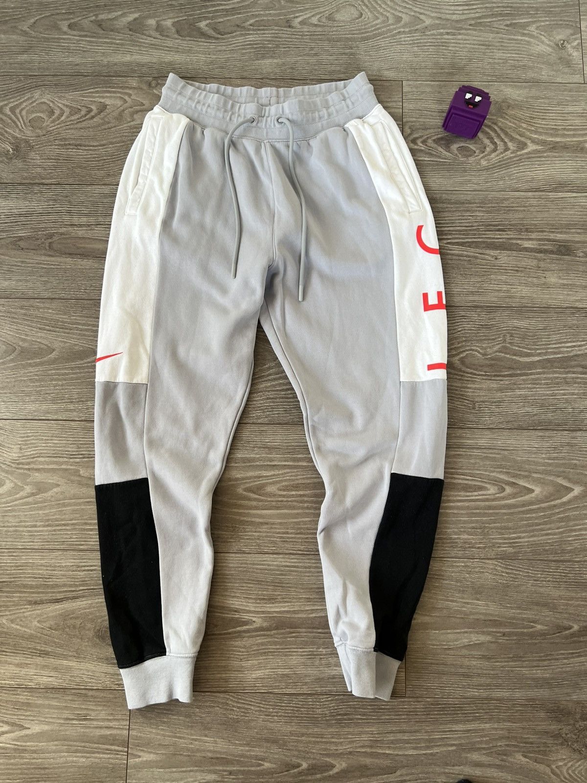 Nike Nike X LFC Liverpool Football Club Big Logo Drill Joggers Size US 32 / EU 48 - 2 Thumbnail