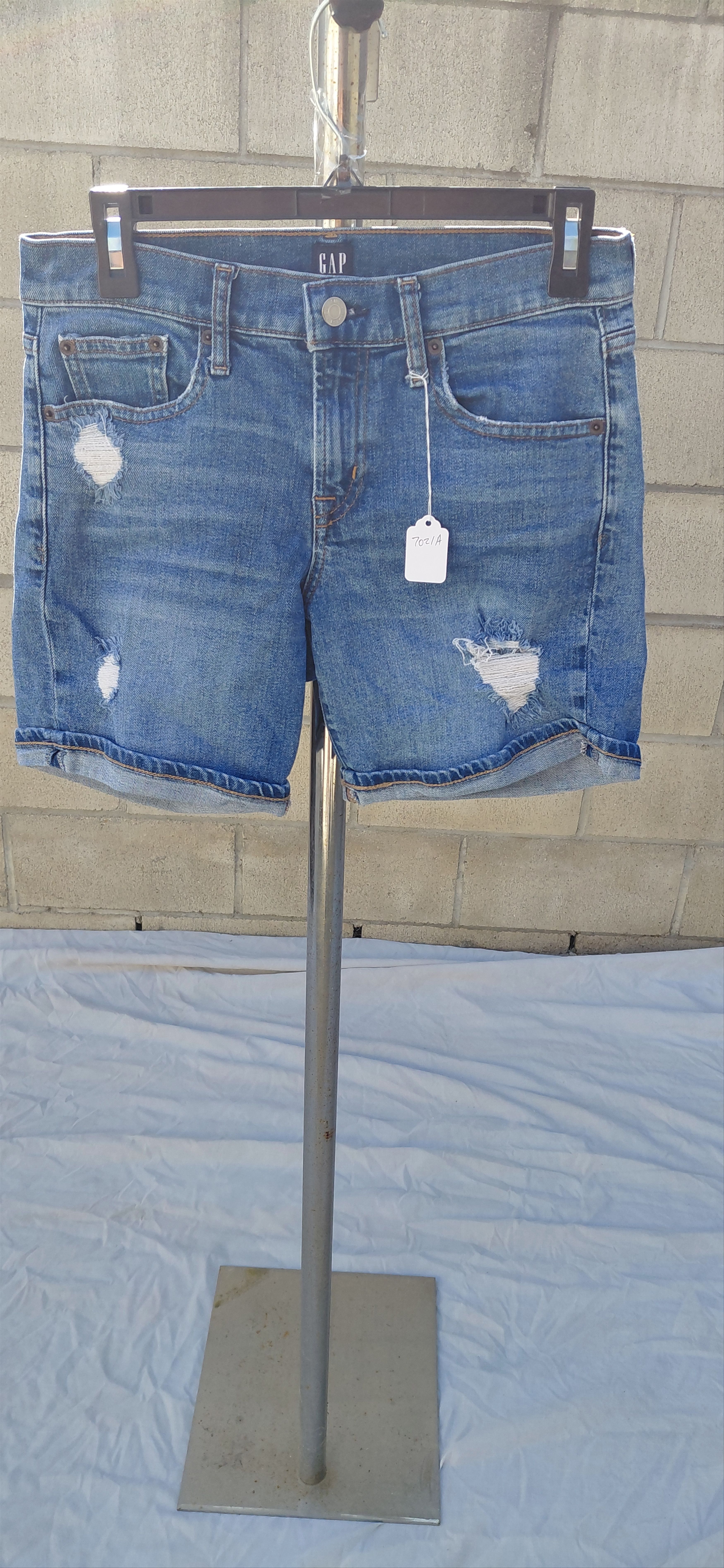 Gap 7021A..Women Gap Jeans Shorts Size 26 Reg Size 26" / US 2 / IT 38 - 1 Thumbnail
