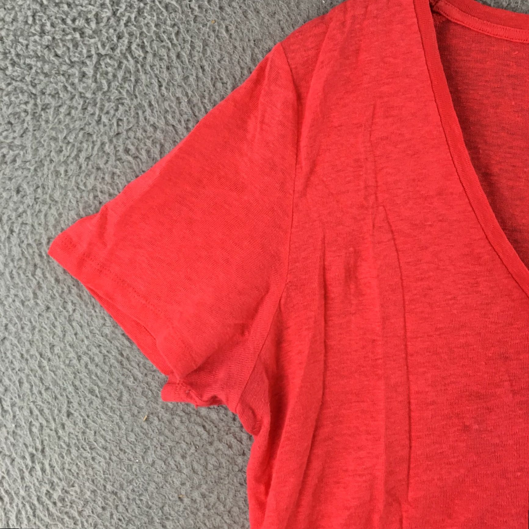 Banana Republic Banana Republic Tee T-Shirt Womens L Red Linen Short Sleeve V-Neck Pullover Size L / US 10 / IT 46 - 3 Thumbnail